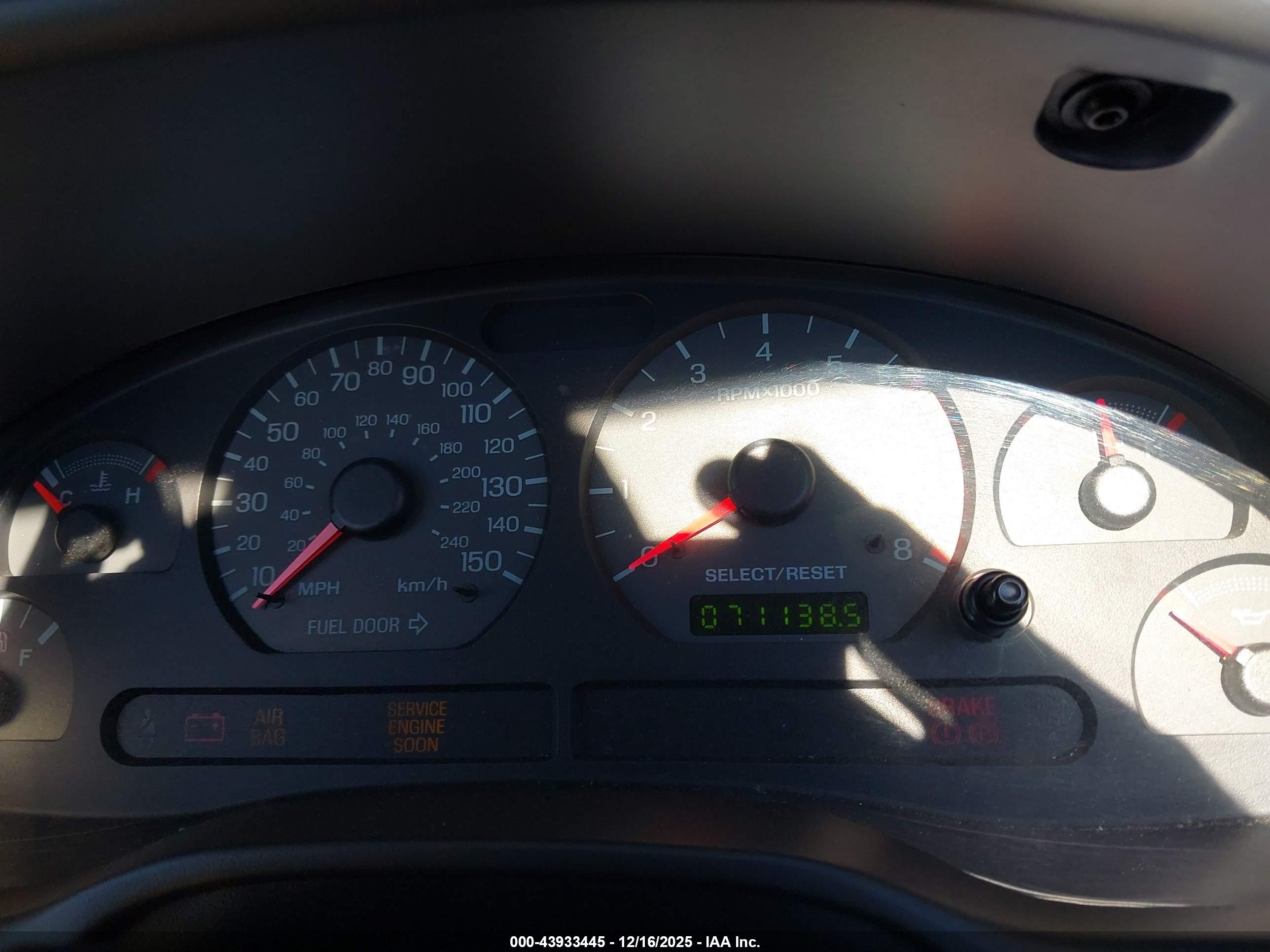 FORD MUSTANG image 7