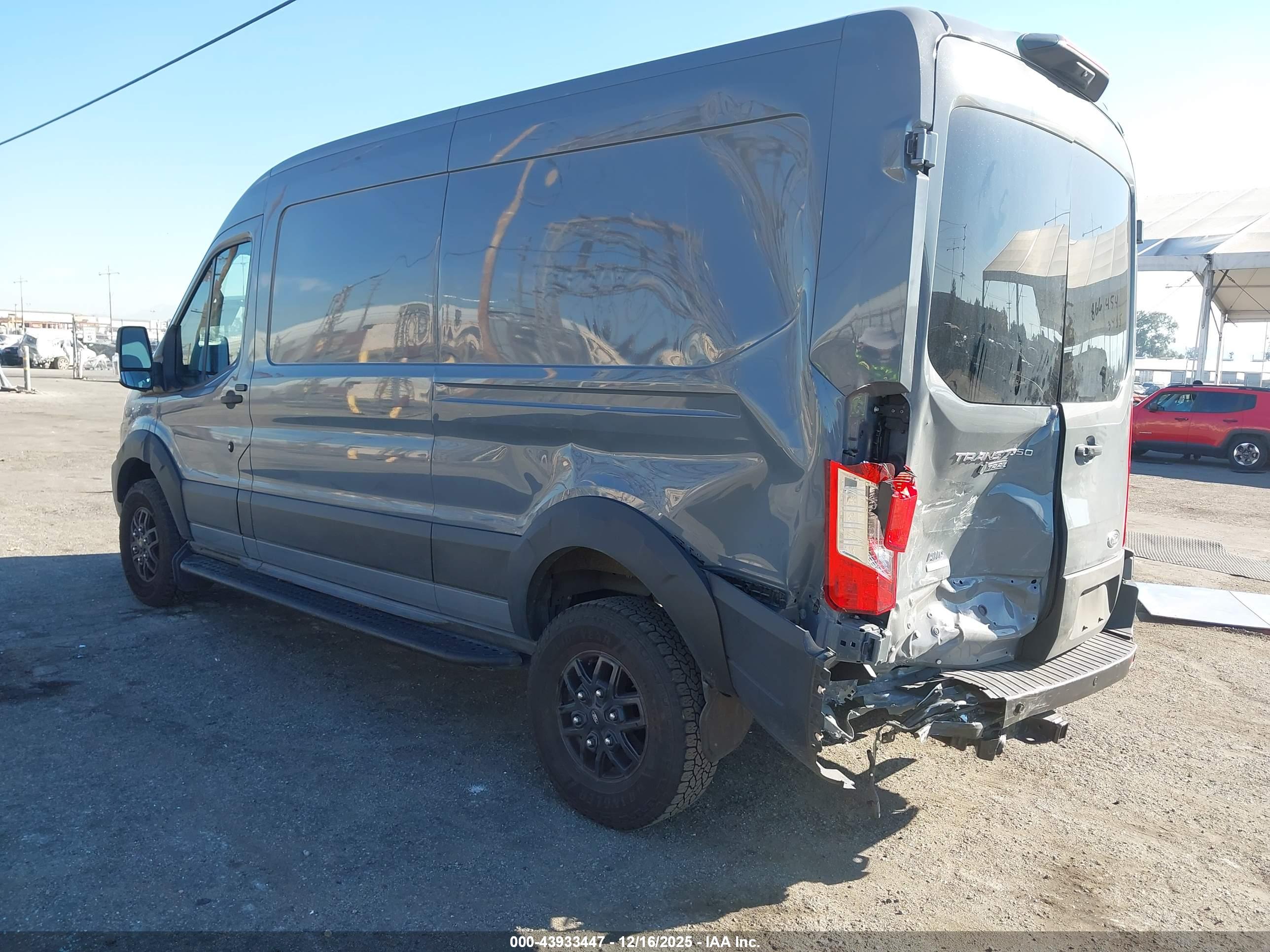 FORD TRANSIT-350 image 3