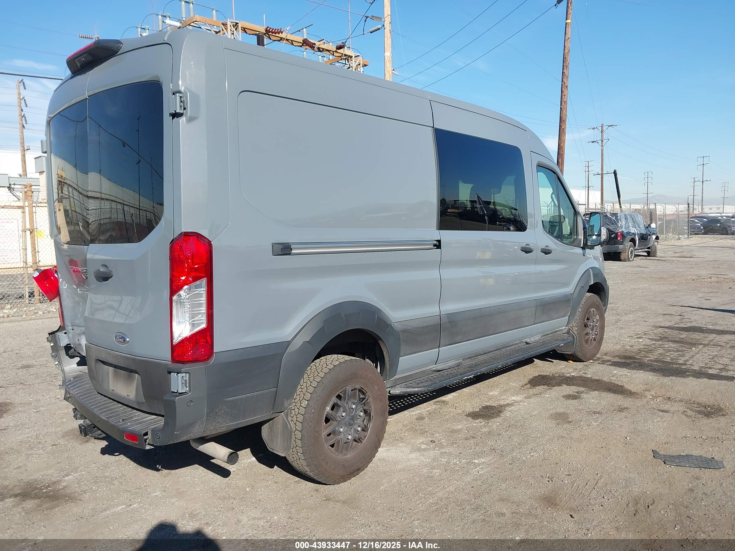 FORD TRANSIT-350 image 4