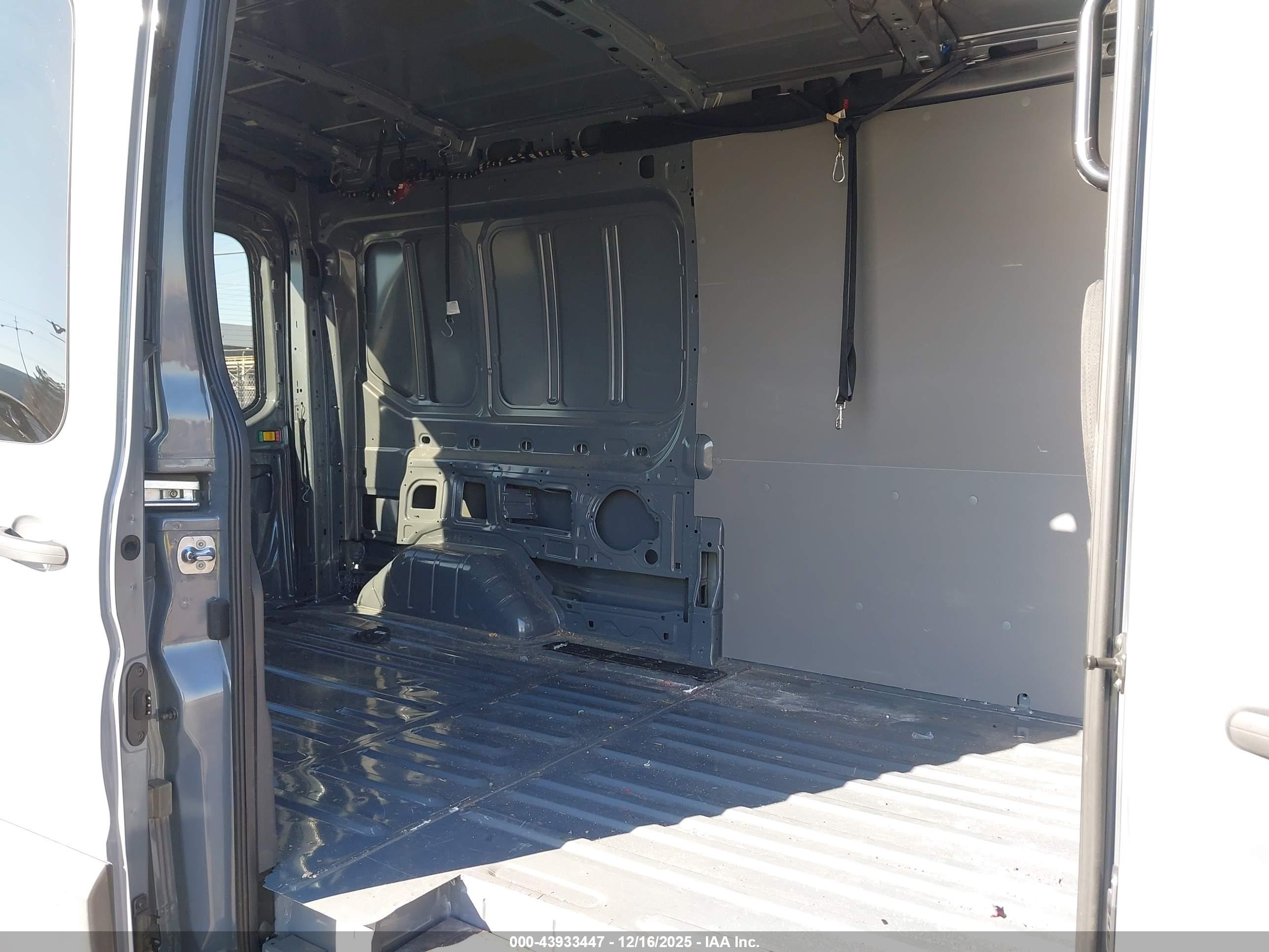 FORD TRANSIT-350 image 8
