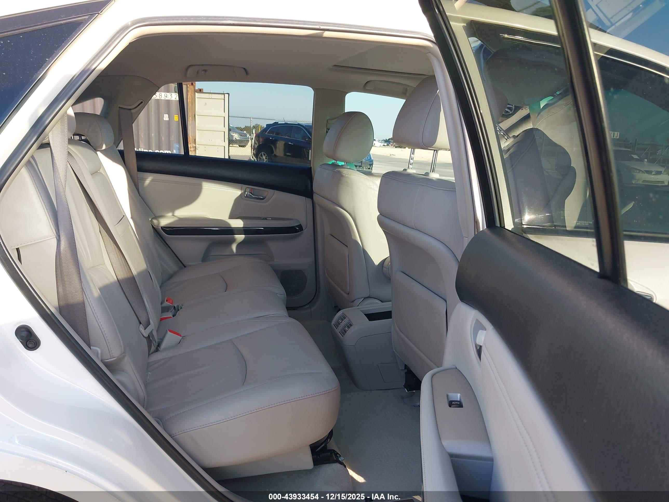 LEXUS RX image 8
