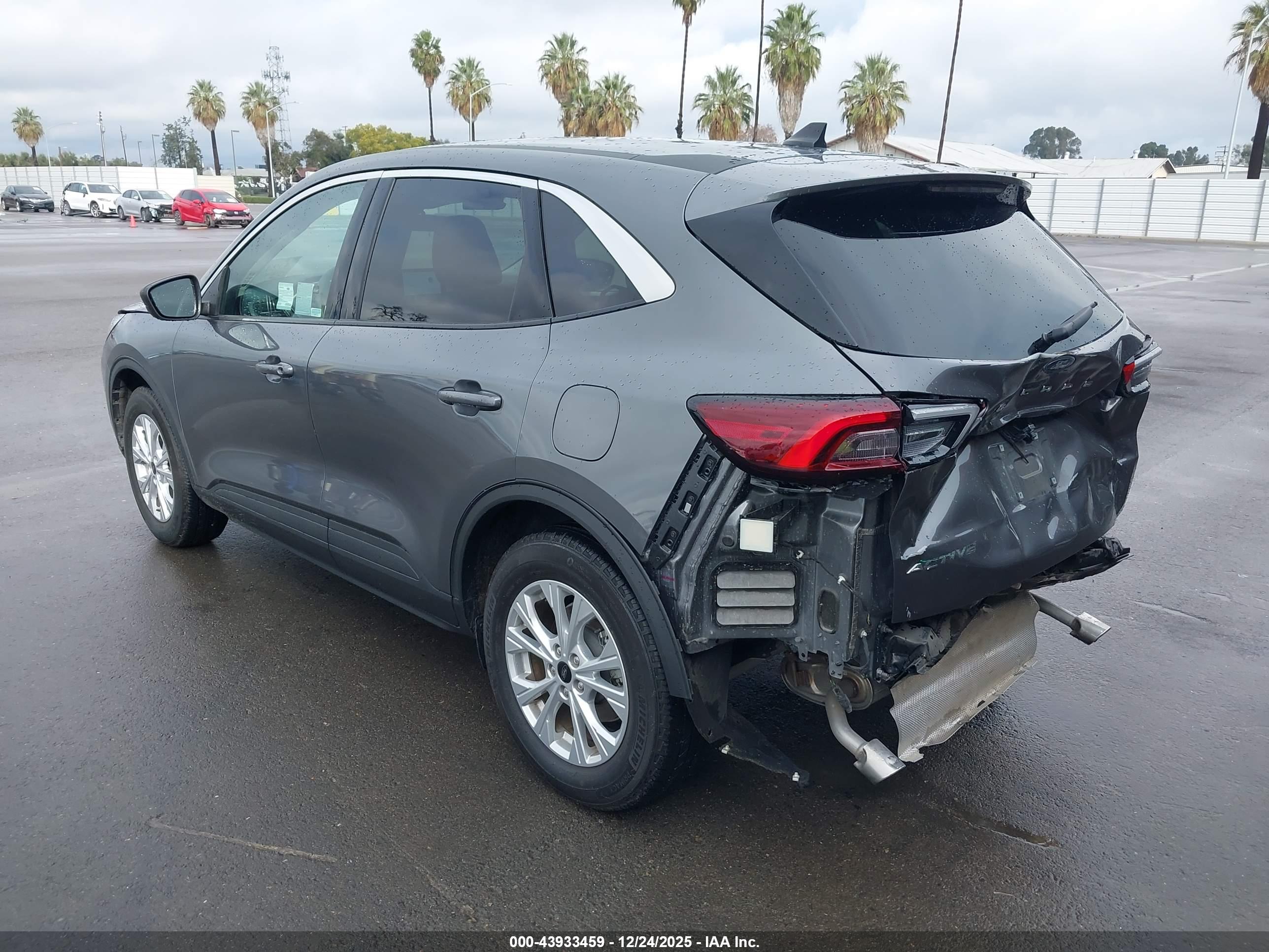 FORD ESCAPE image 3