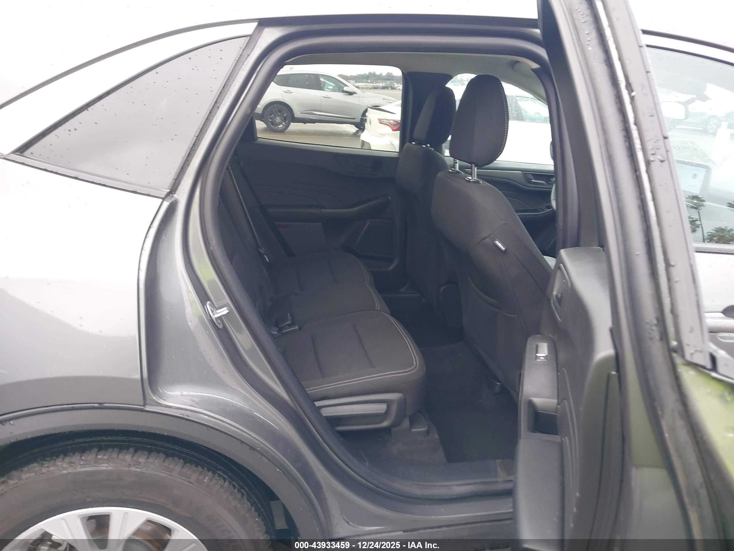 FORD ESCAPE image 8