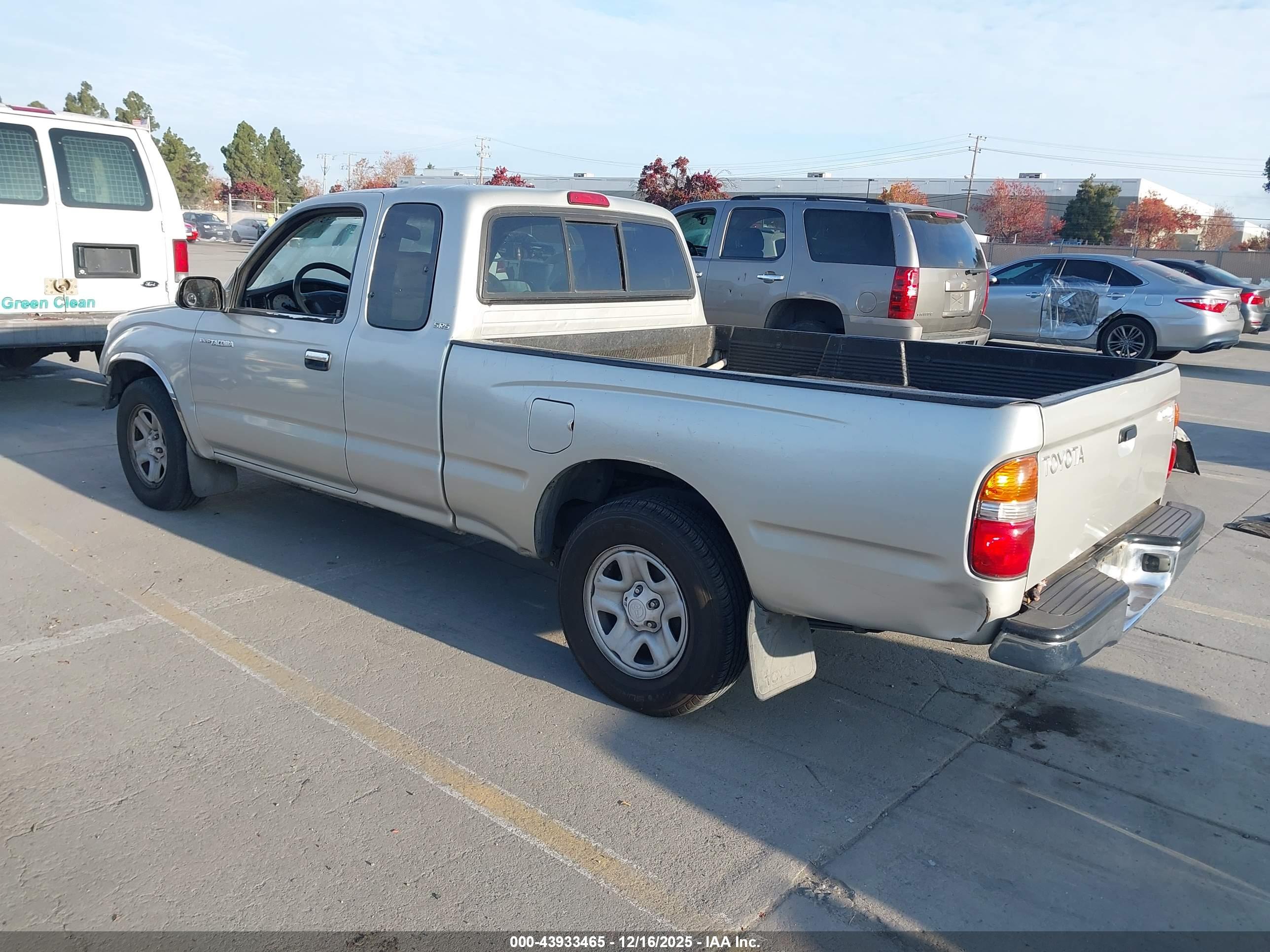 TOYOTA TACOMA image 3