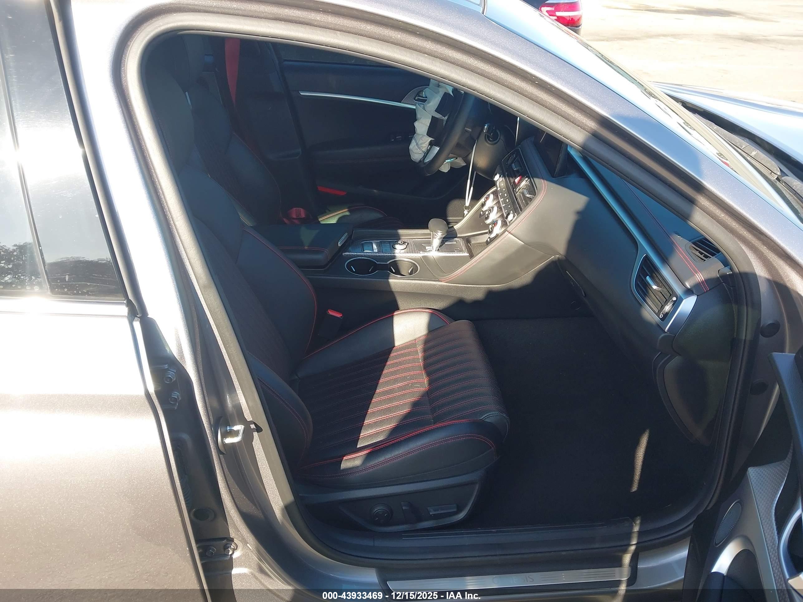 GENESIS G70 image 5