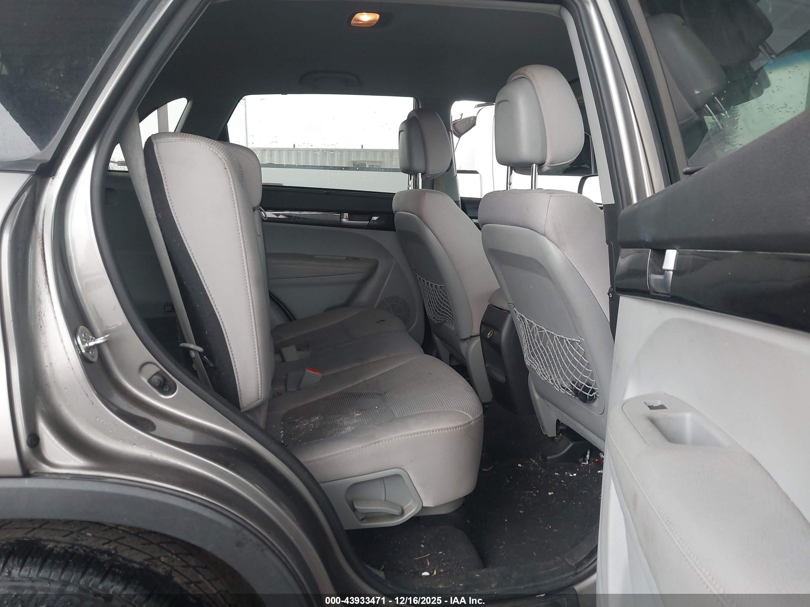 KIA SORENTO image 8