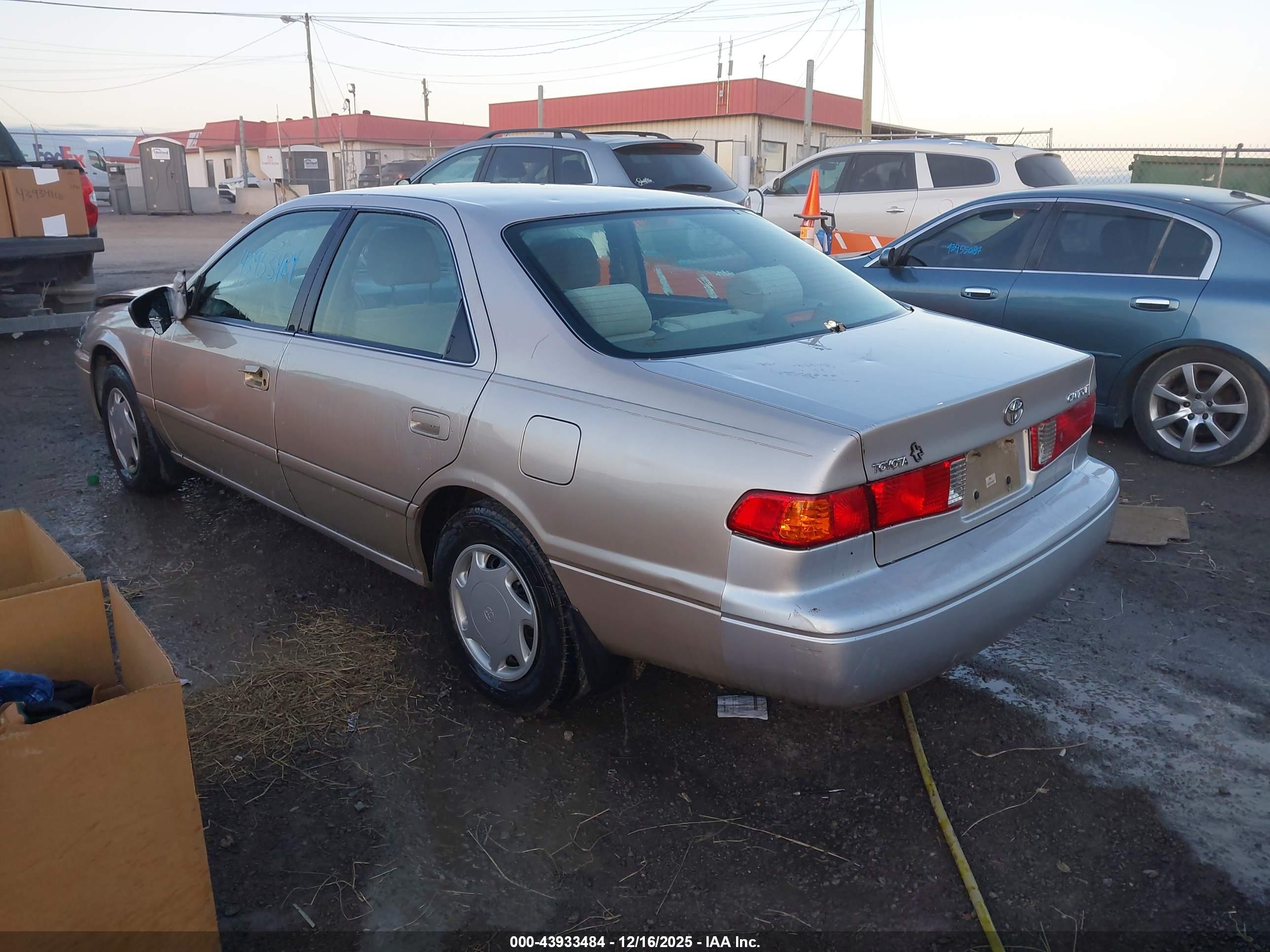 TOYOTA CAMRY image 3