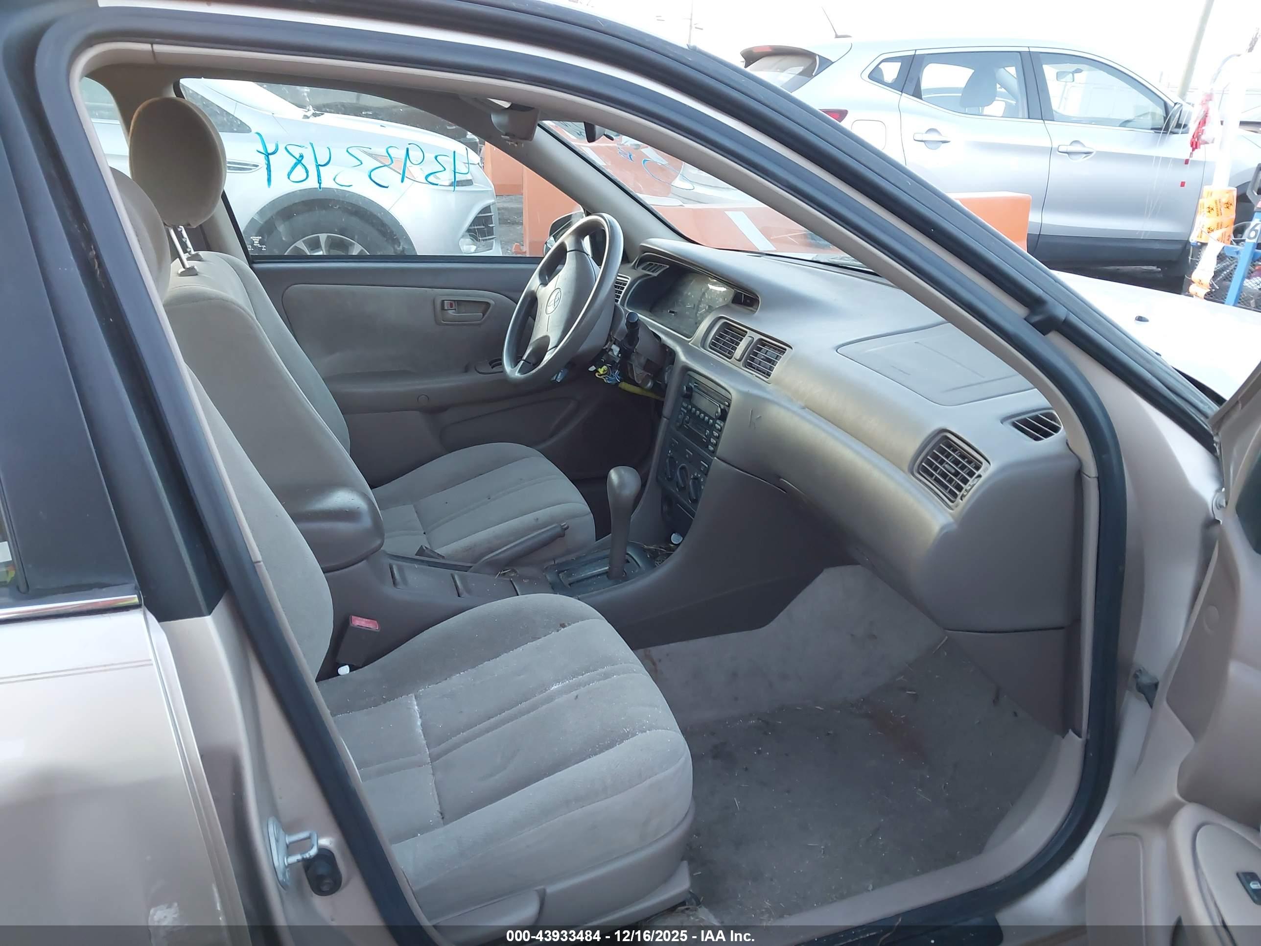 TOYOTA CAMRY image 5