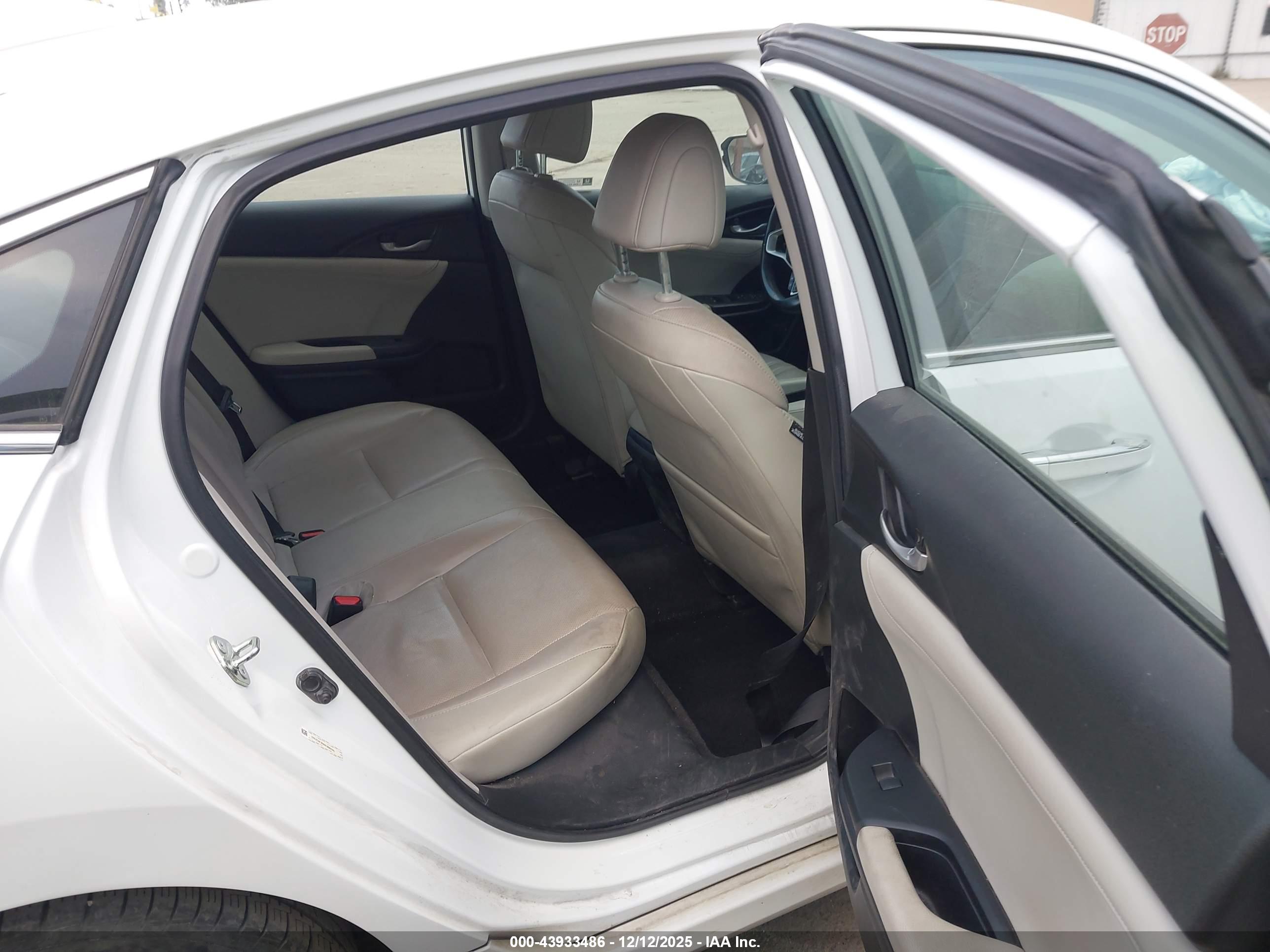 HONDA INSIGHT image 8