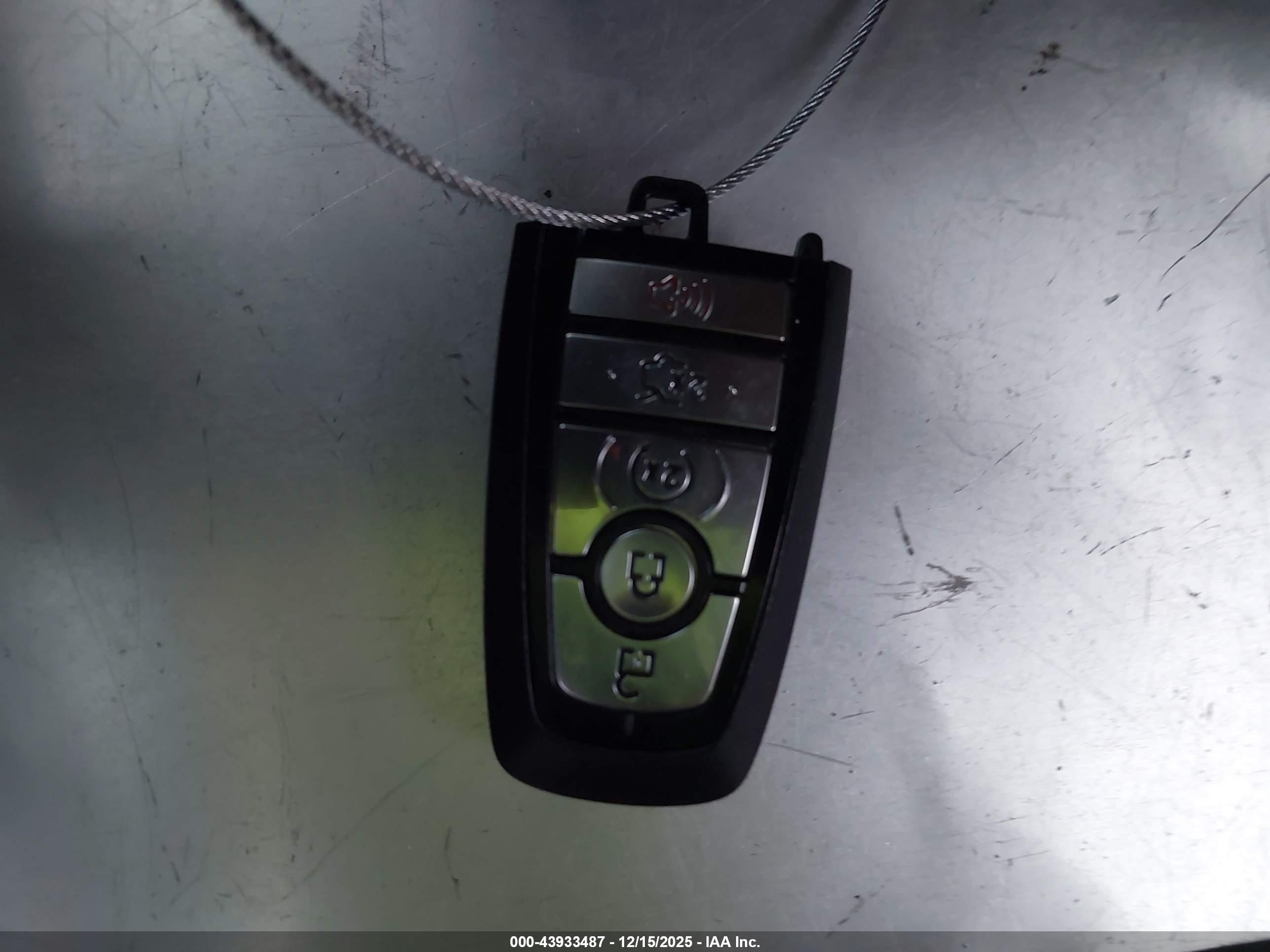 FORD FUSION image 11
