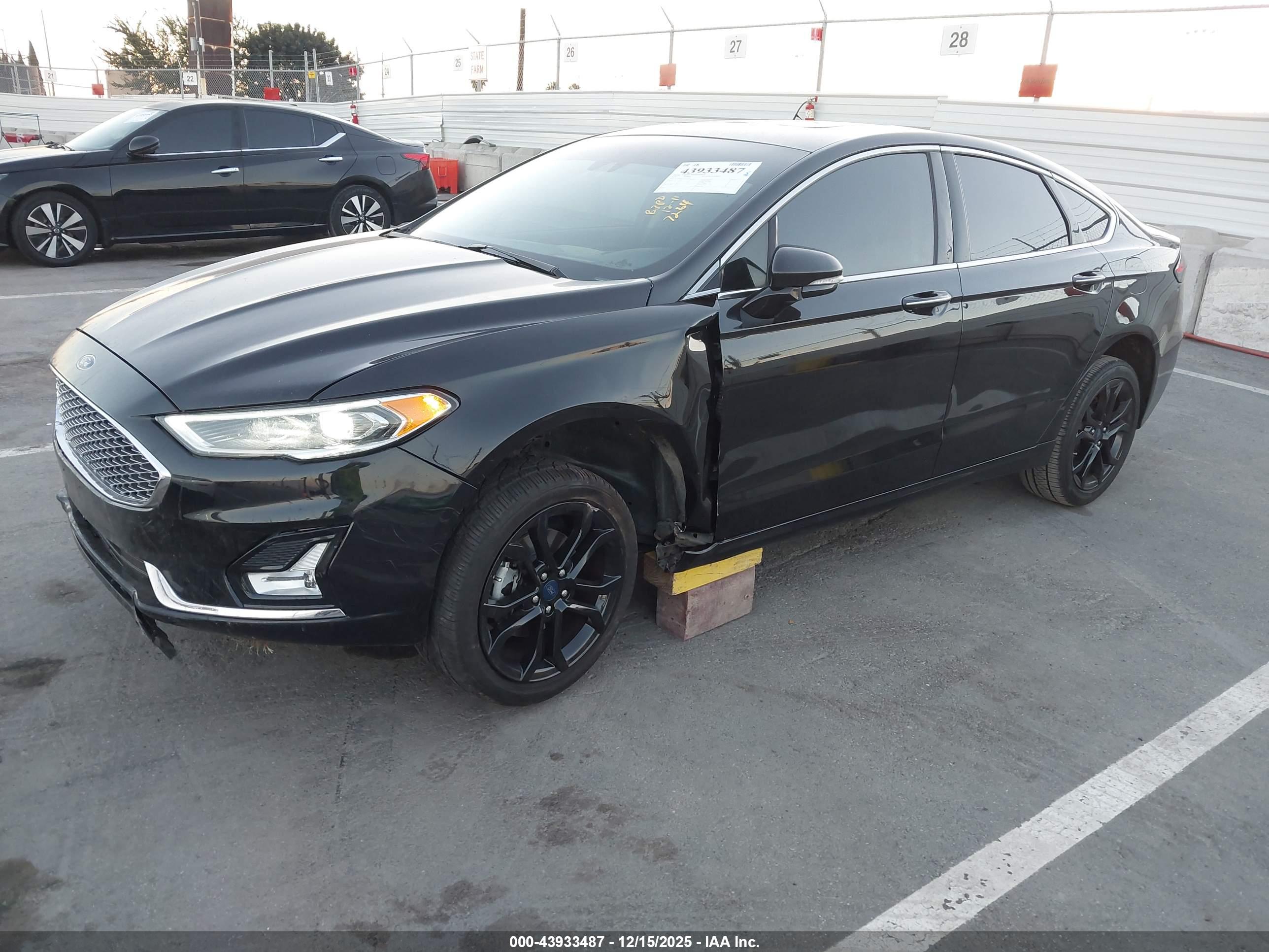 FORD FUSION image 2