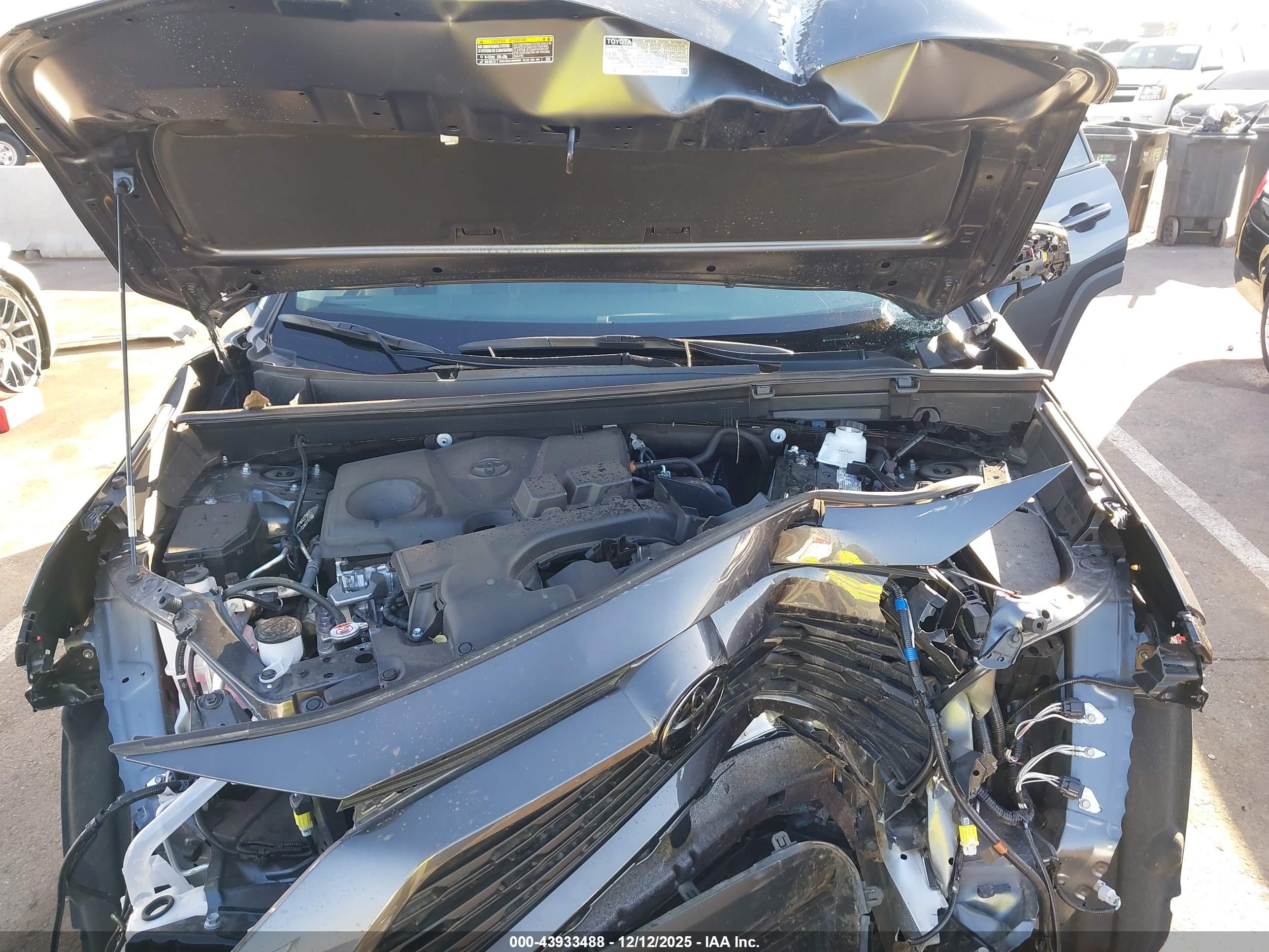 TOYOTA RAV4 image 10