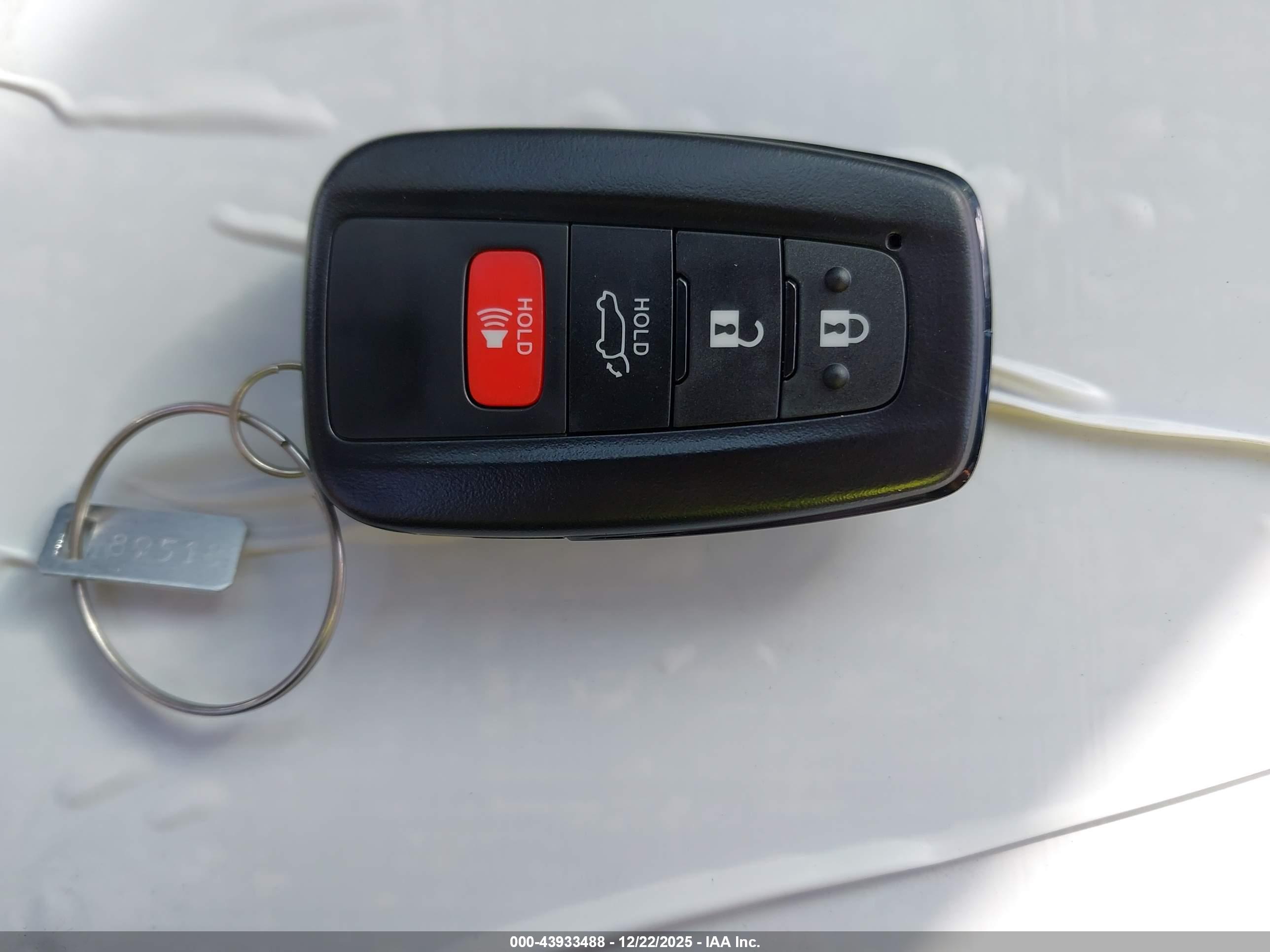 TOYOTA RAV4 image 11