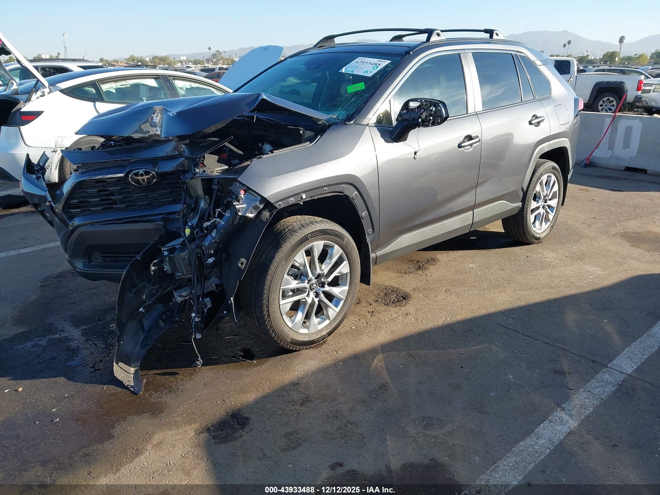 TOYOTA RAV4 image 2