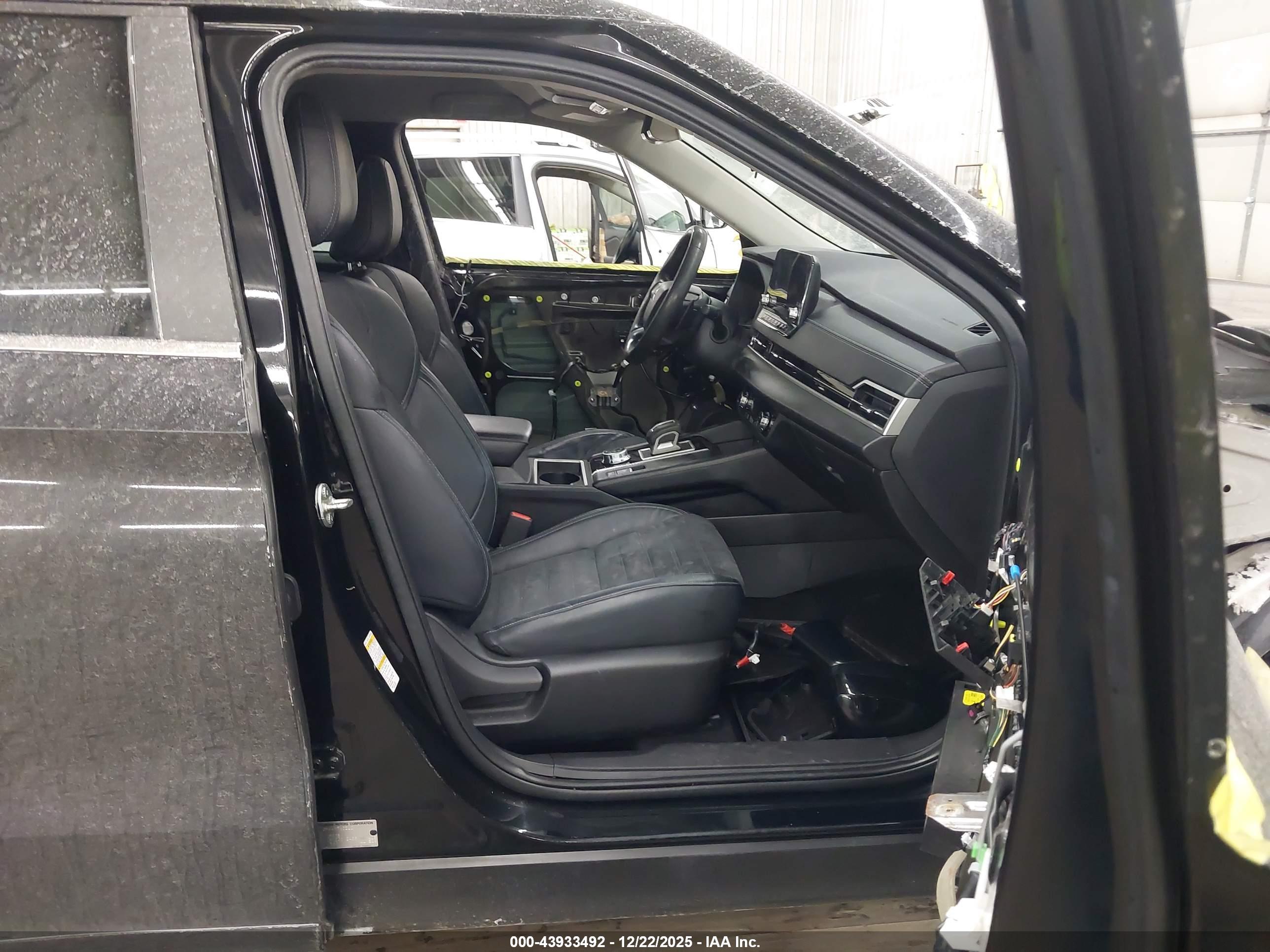 MITSUBISHI OUTLANDER image 5