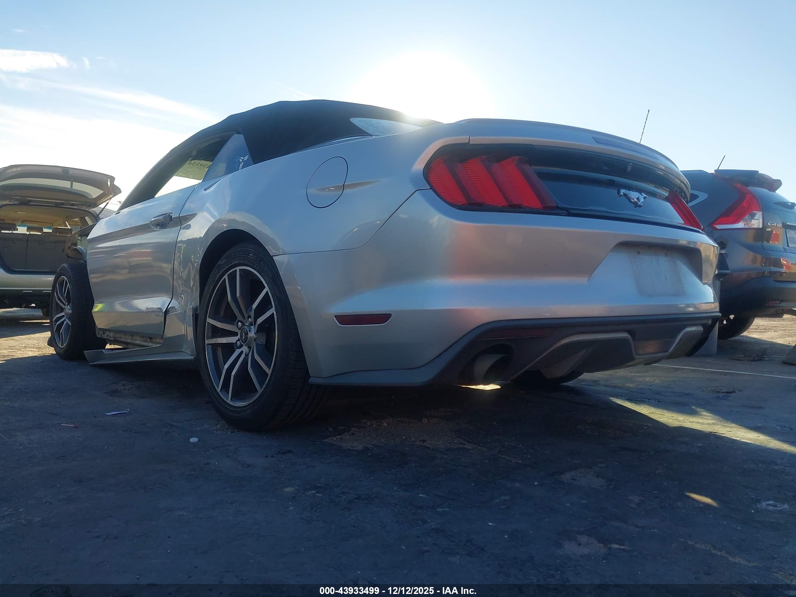 FORD MUSTANG image 3