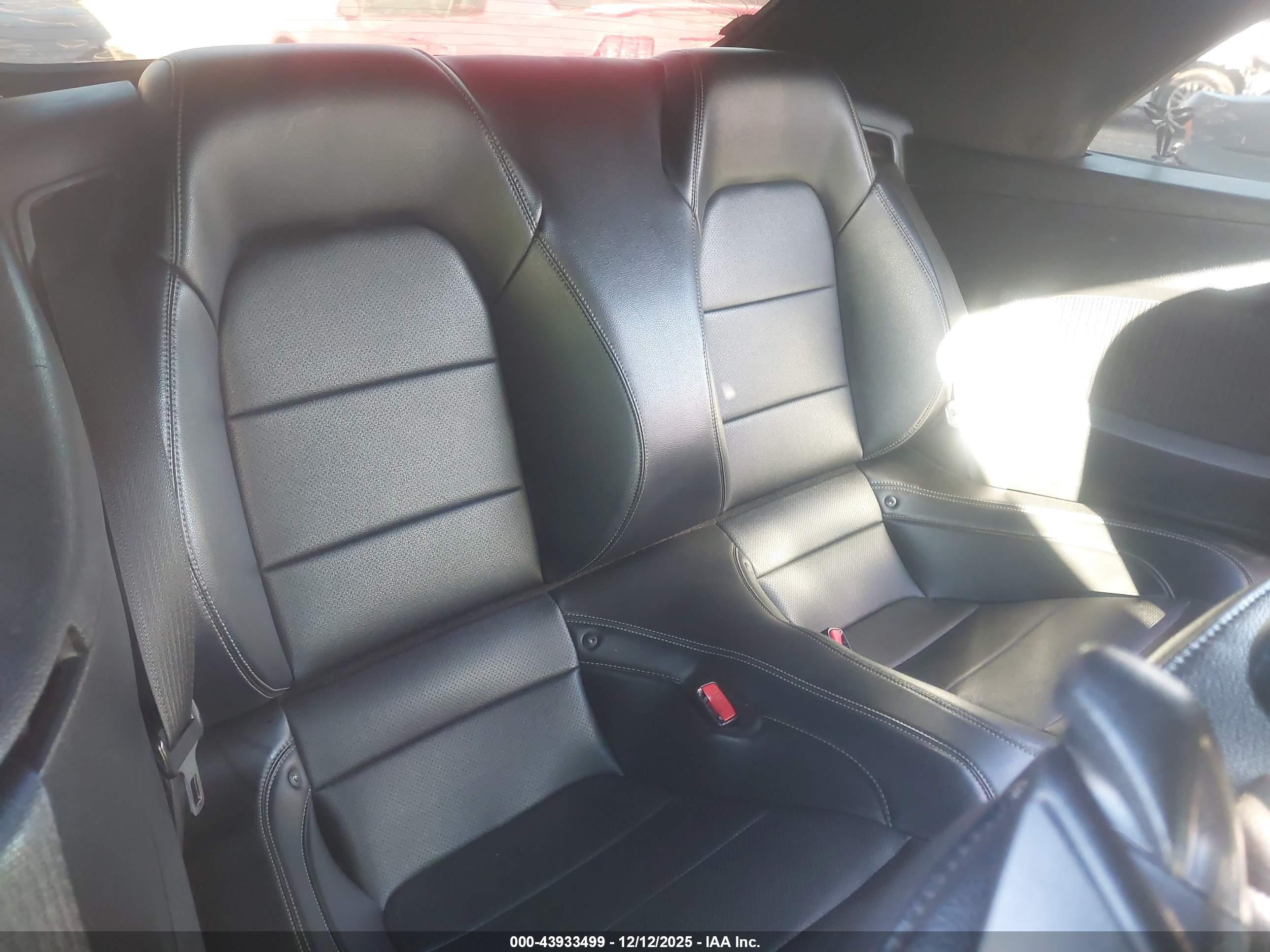 FORD MUSTANG image 8