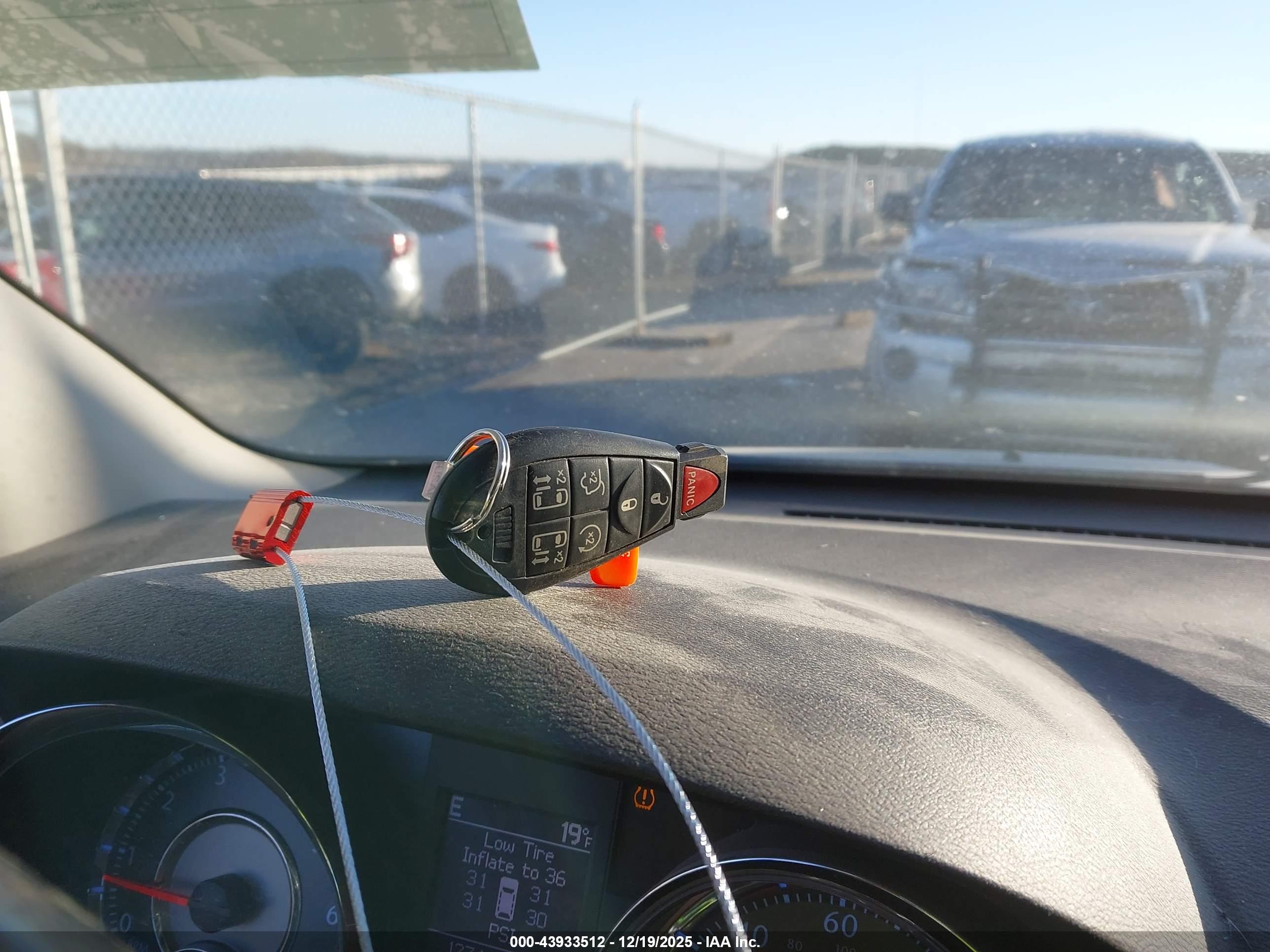 CHRYSLER TOWN image 11