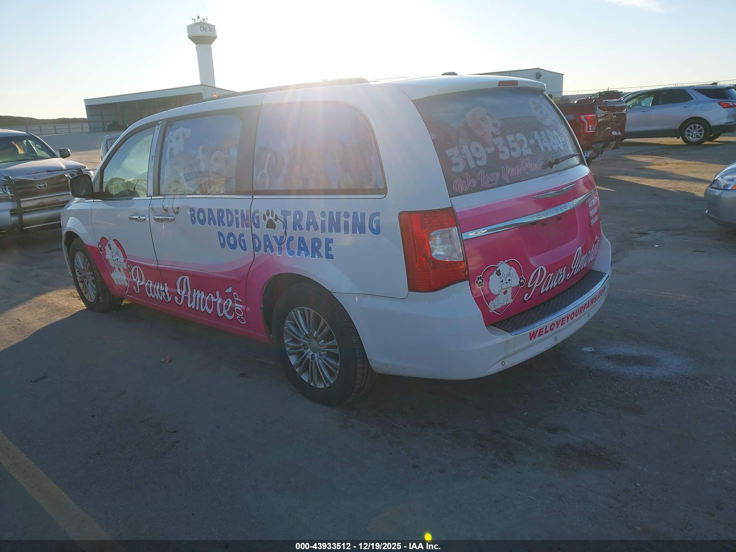 CHRYSLER TOWN image 3