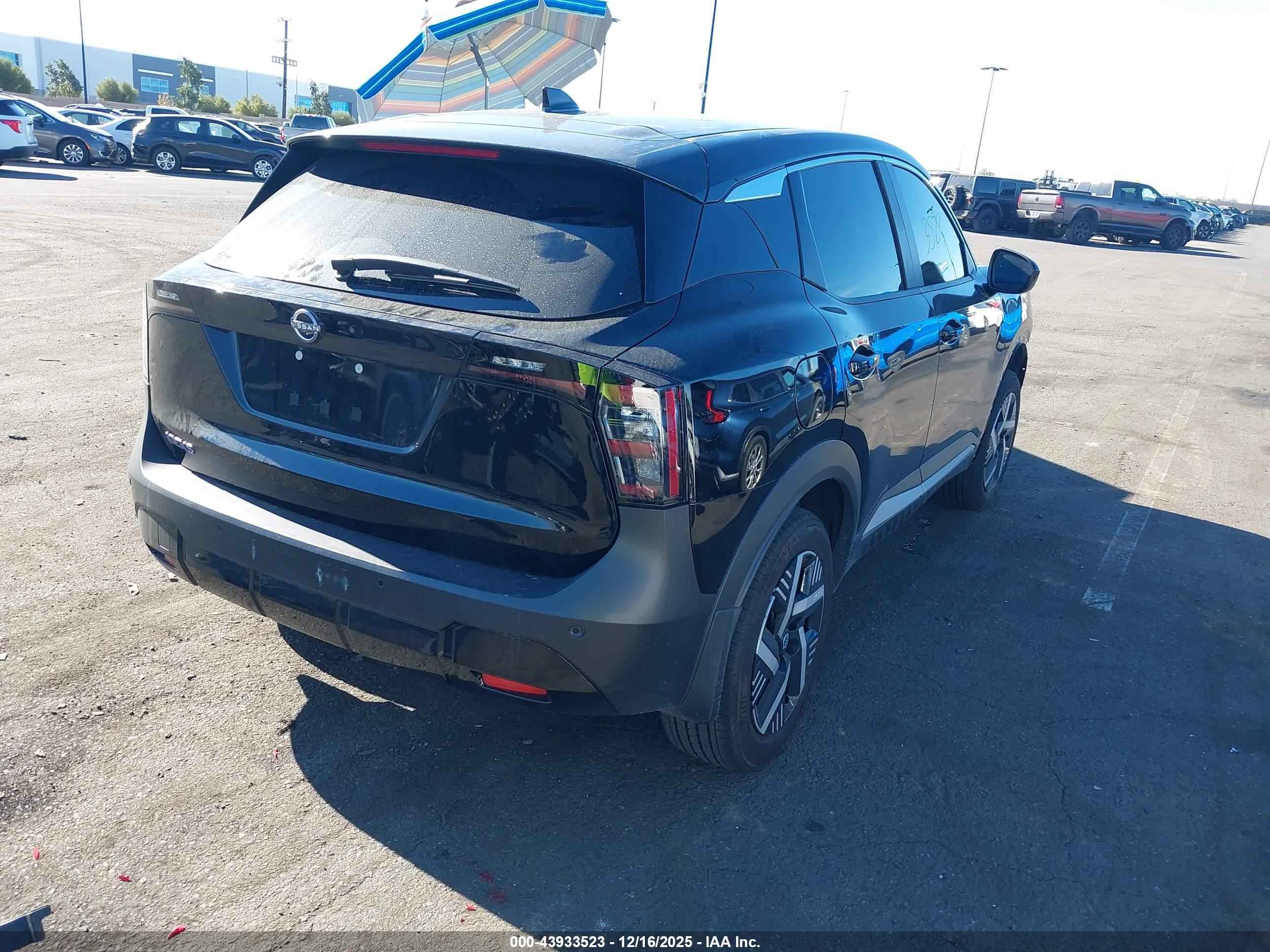 NISSAN KICKS image 4