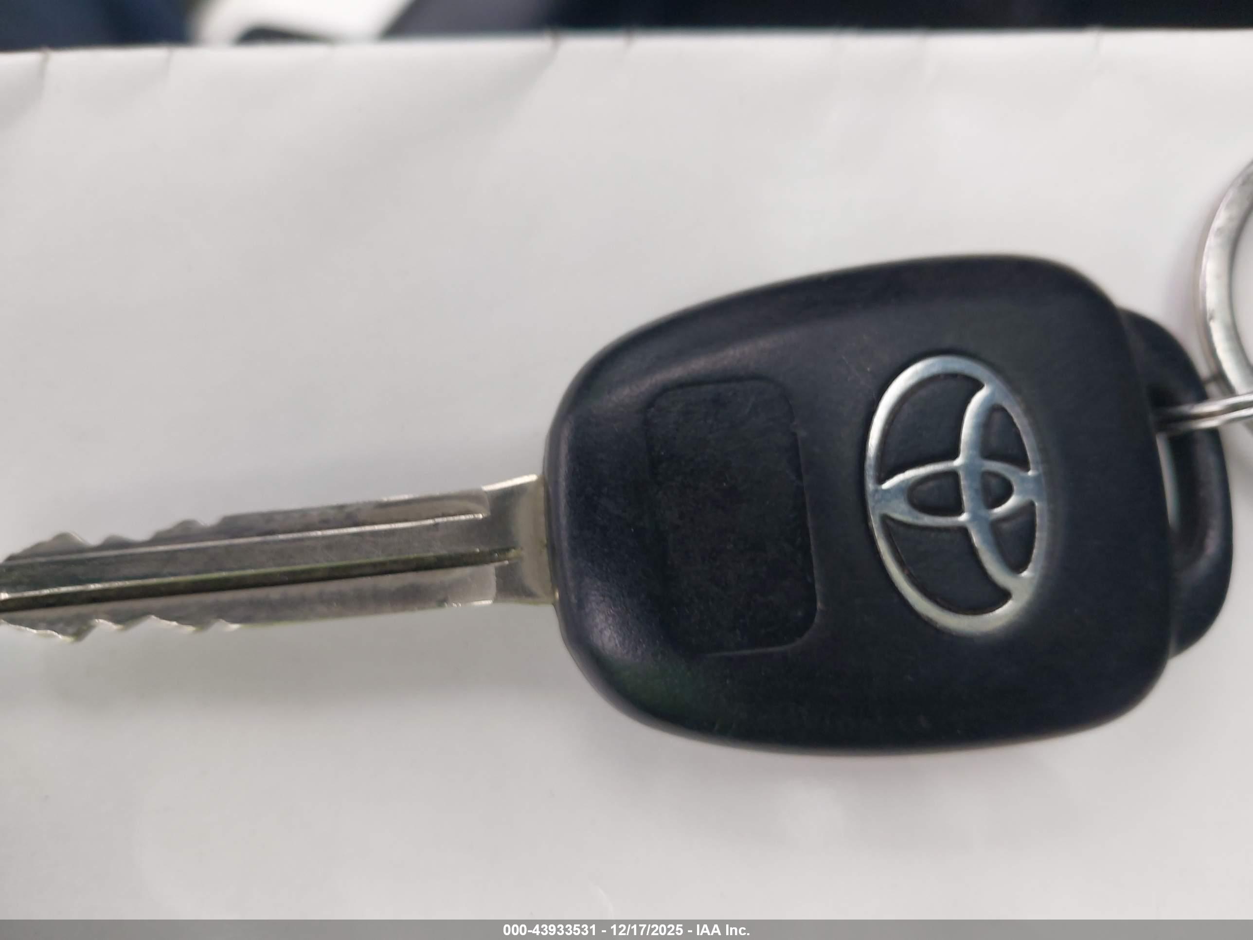 TOYOTA CAMRY image 11