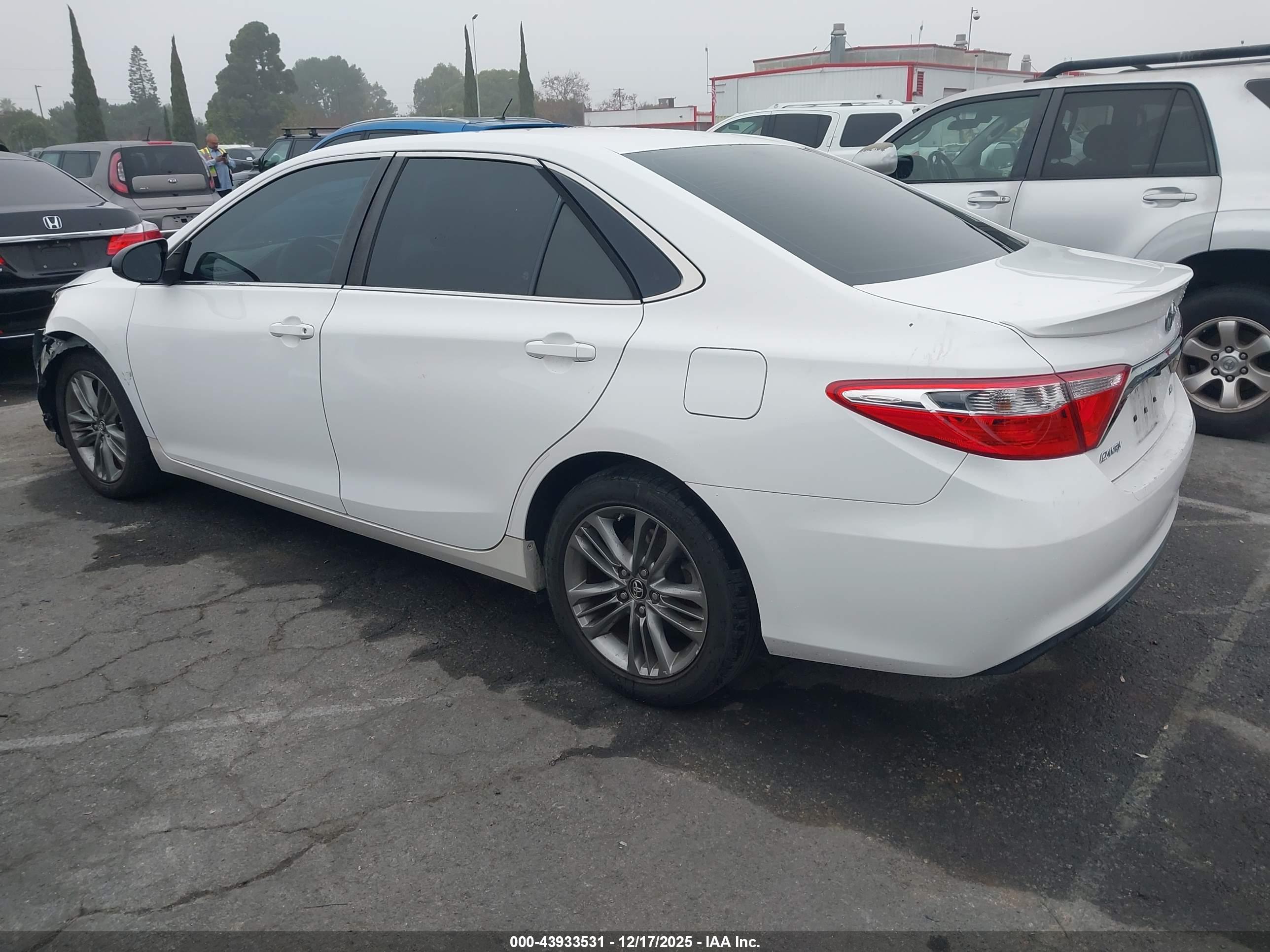 TOYOTA CAMRY image 3