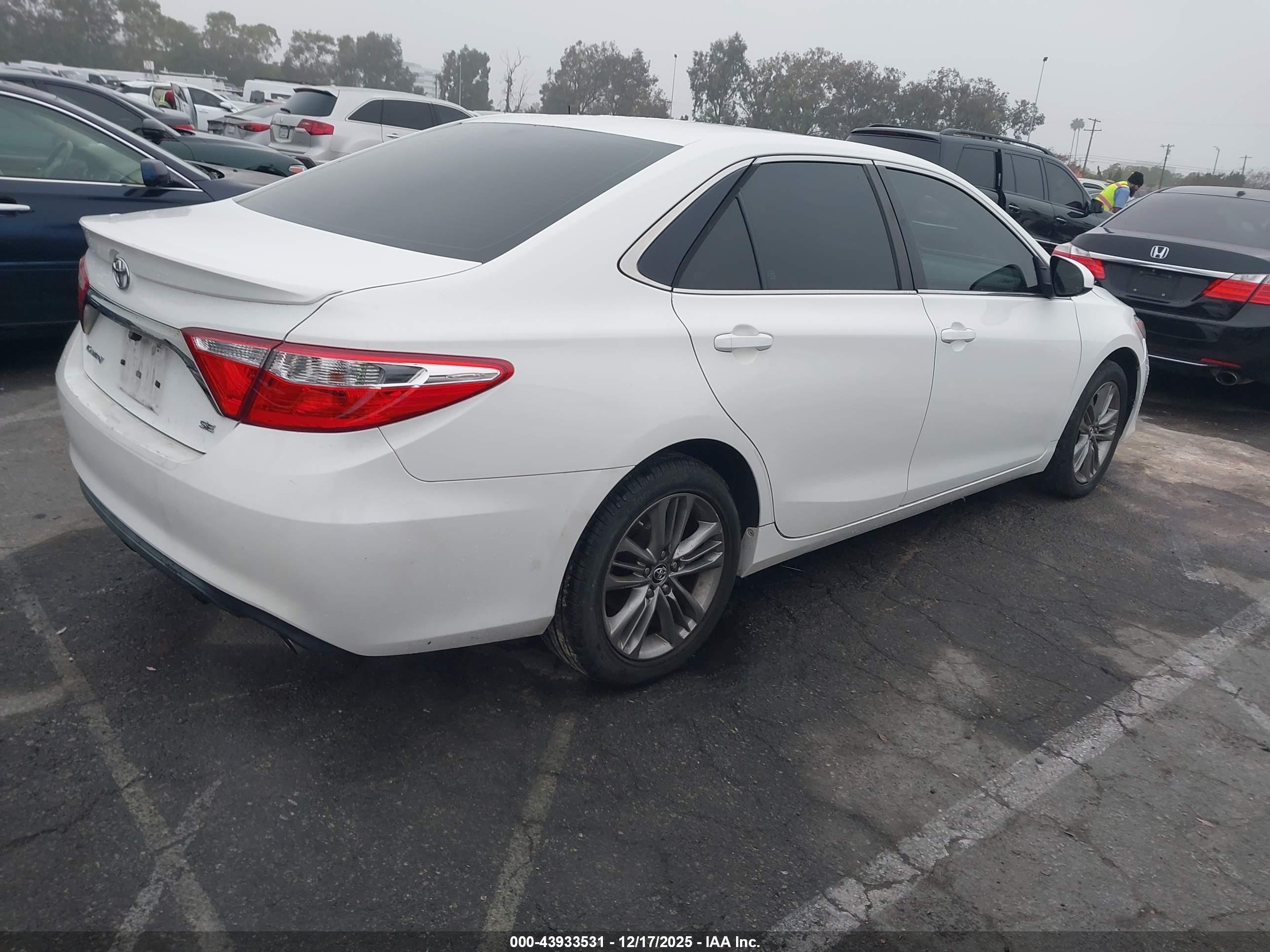 TOYOTA CAMRY image 4