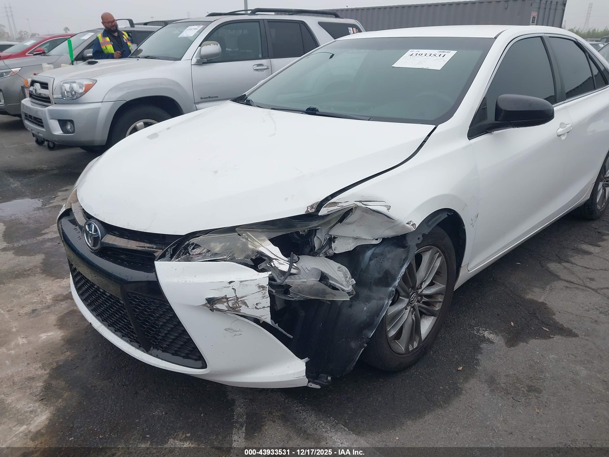 TOYOTA CAMRY image 6