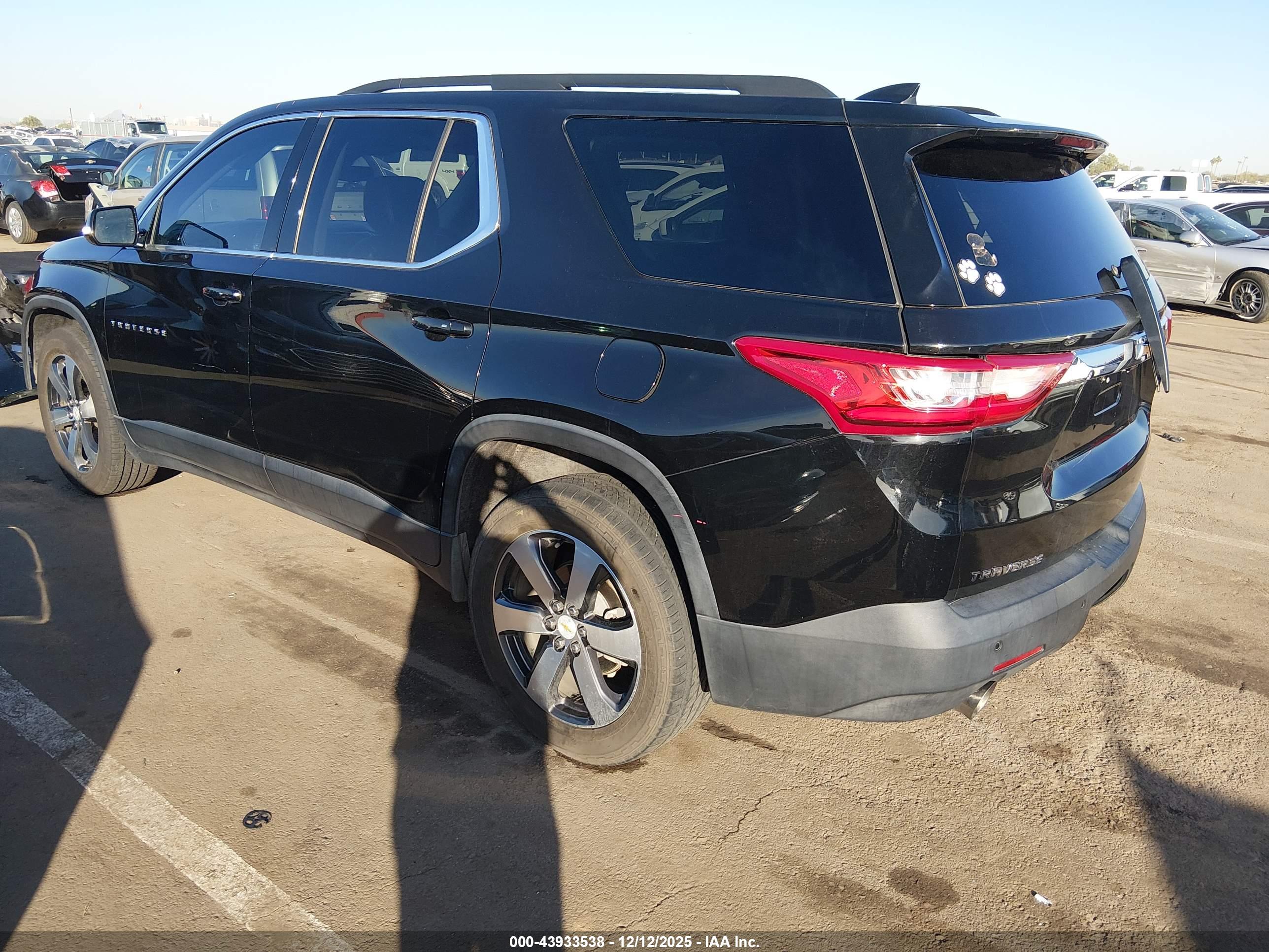 CHEVROLET TRAVERSE image 3