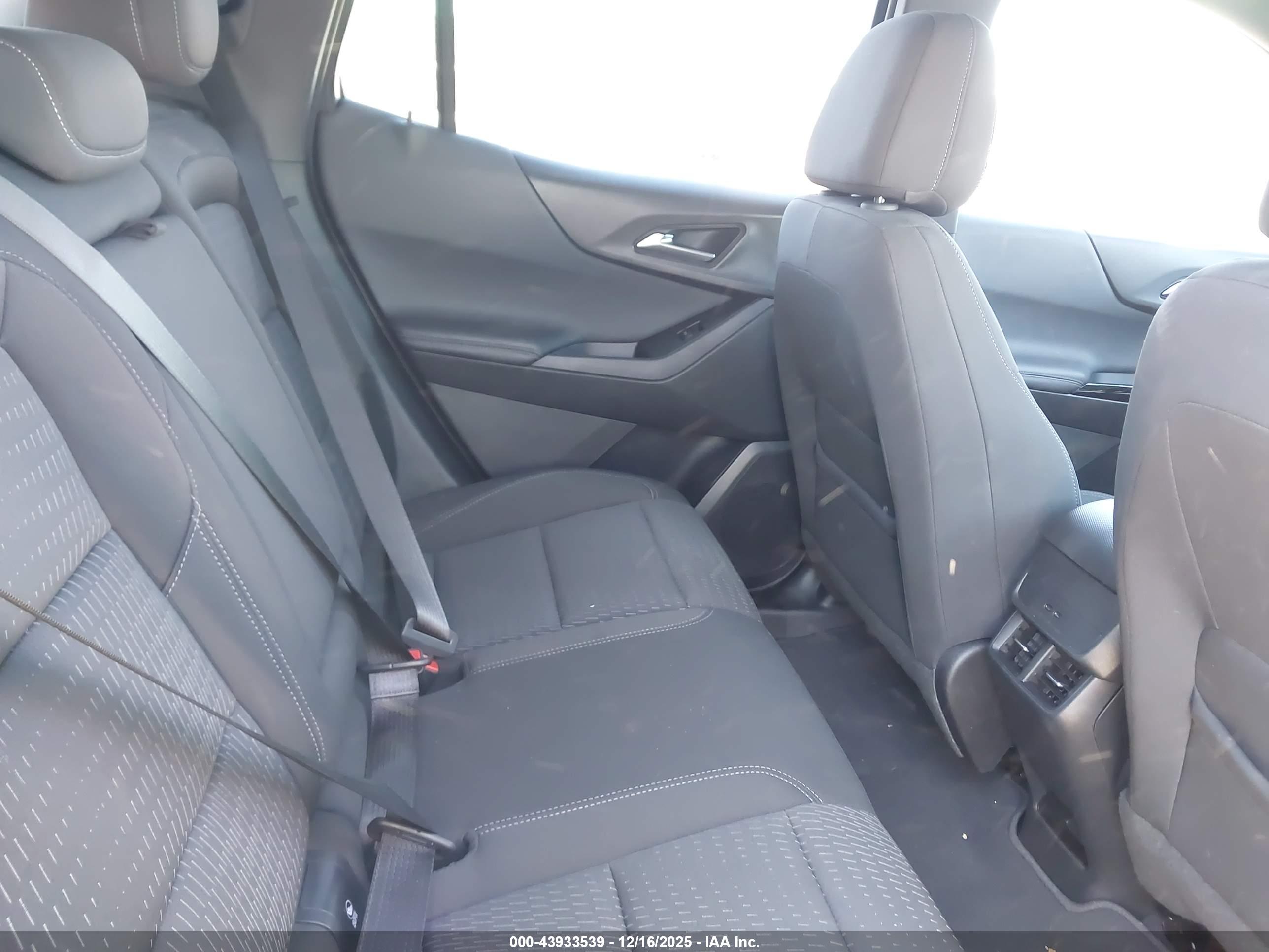 CHEVROLET EQUINOX image 8