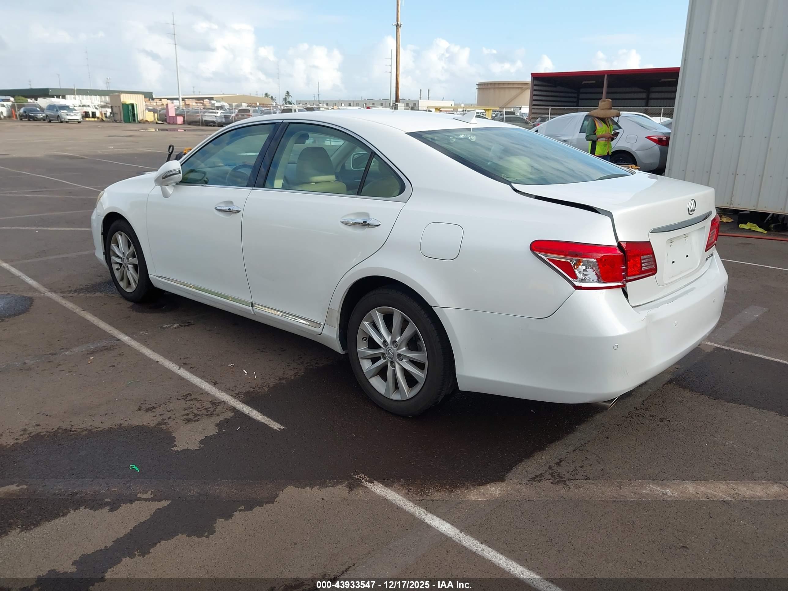LEXUS ES image 3