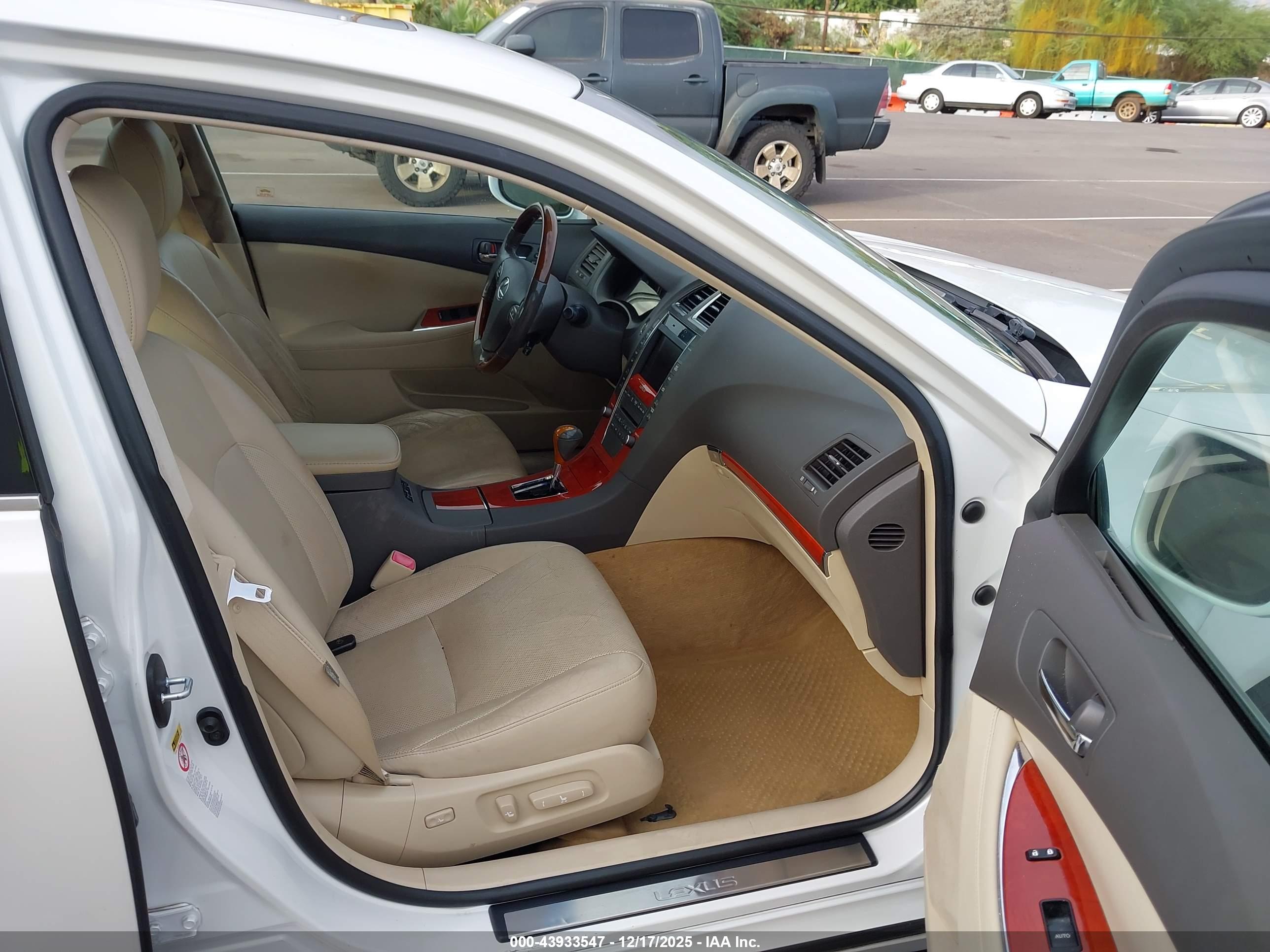 LEXUS ES image 5