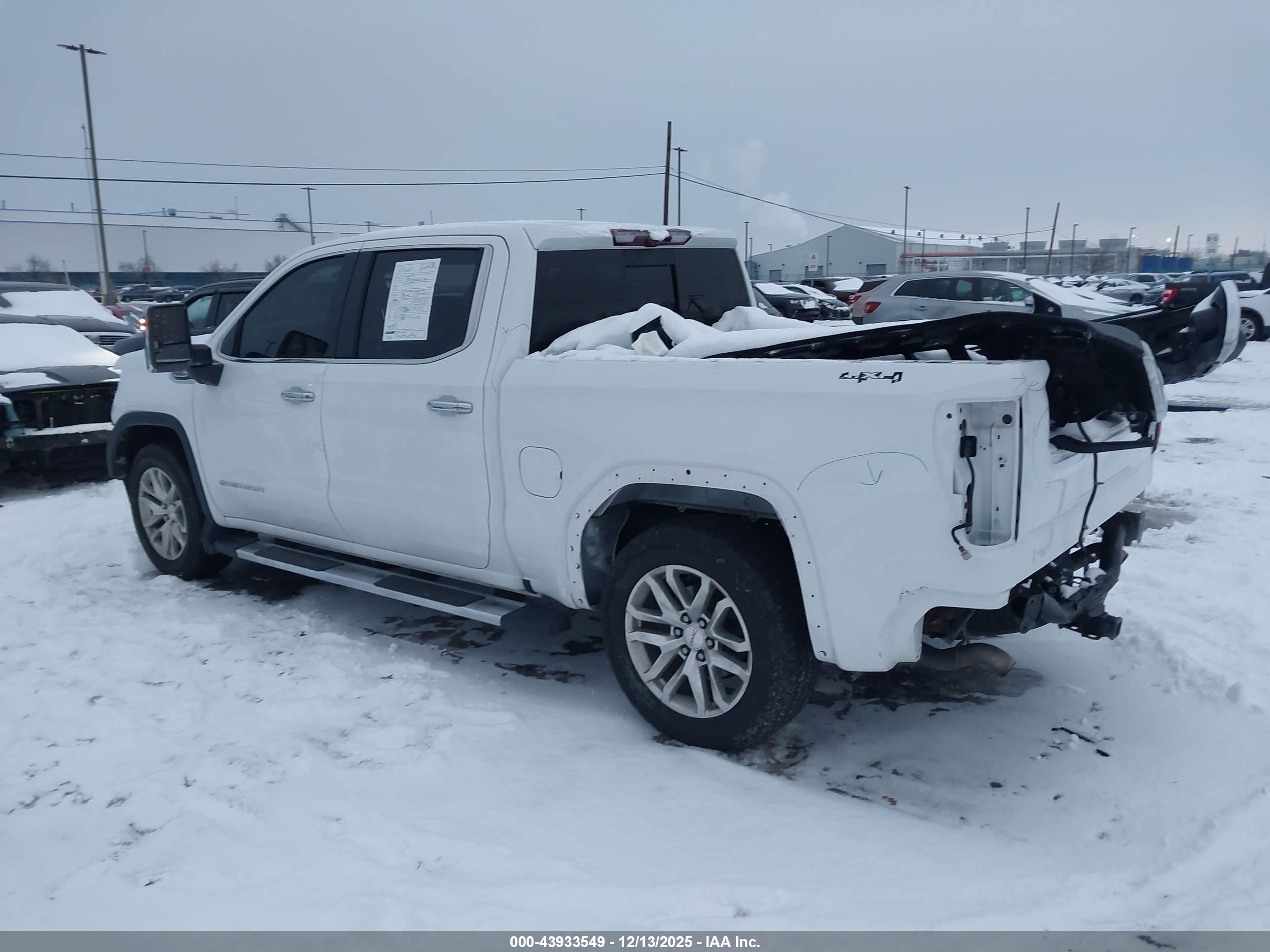 GMC SIERRA image 3