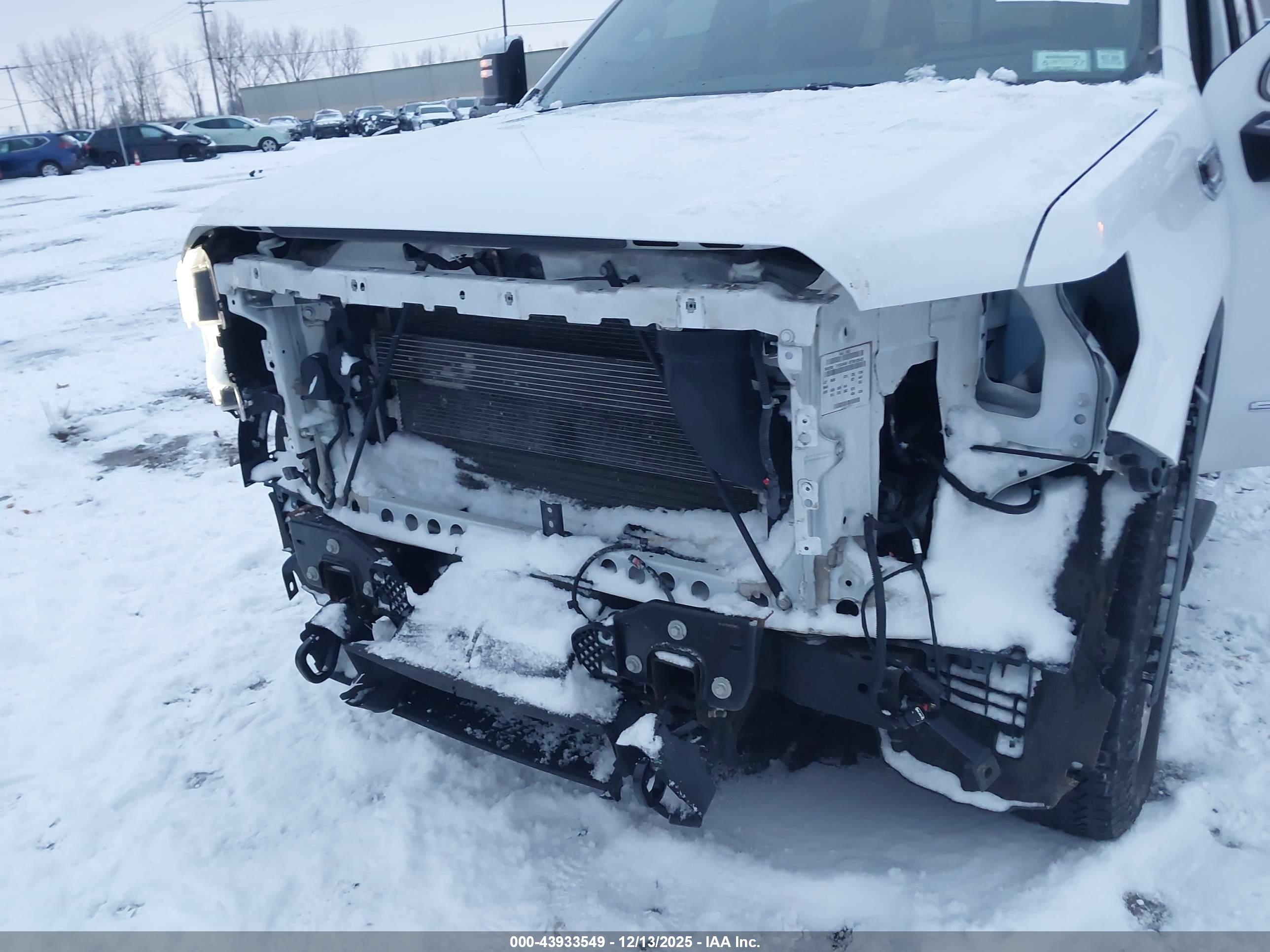 GMC SIERRA image 6