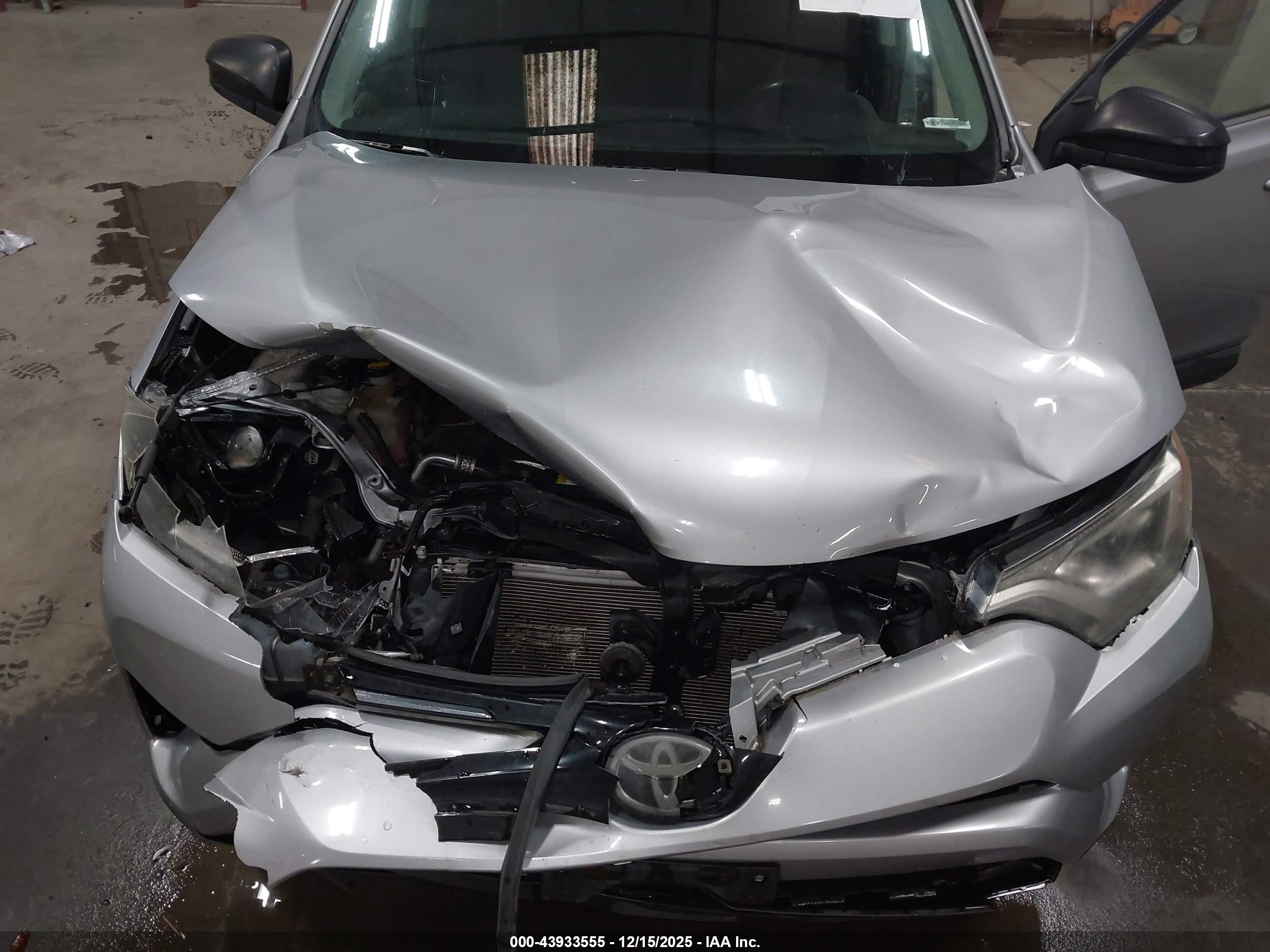 TOYOTA RAV4 image 10