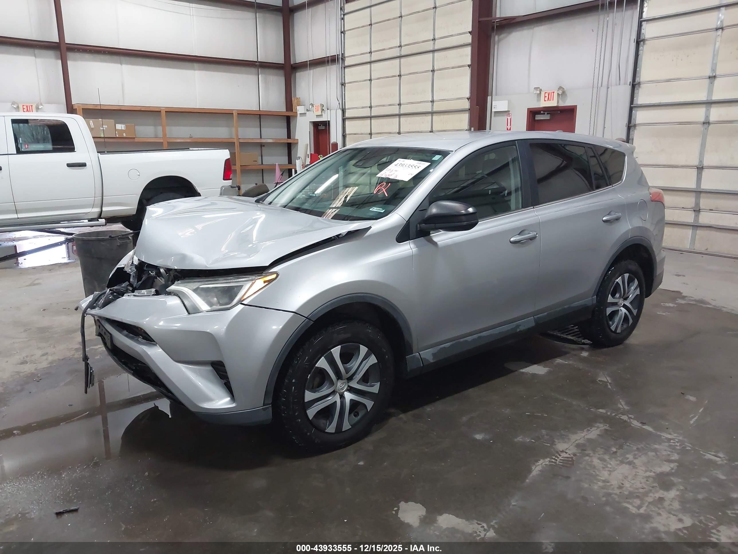 TOYOTA RAV4 image 2
