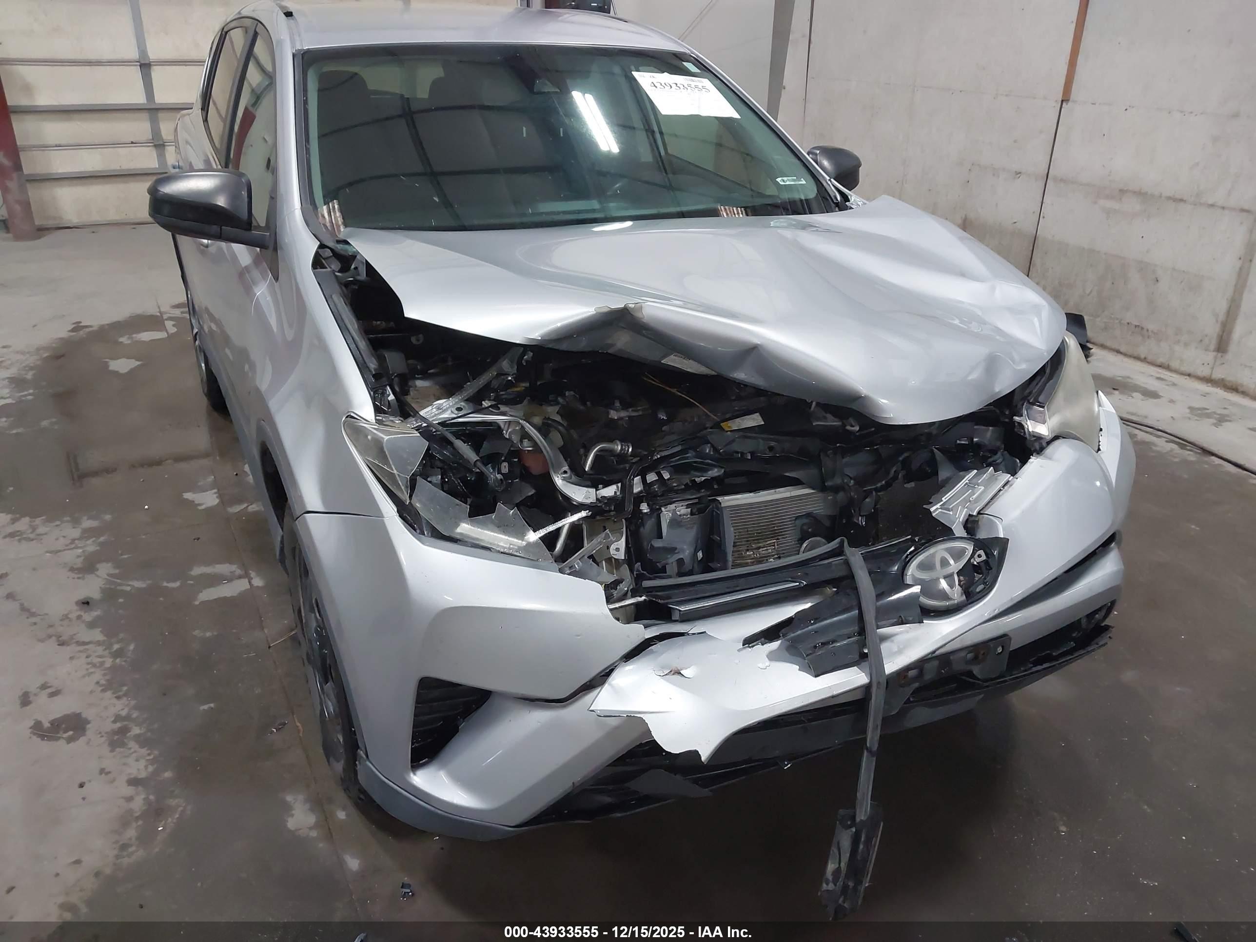 TOYOTA RAV4 image 6