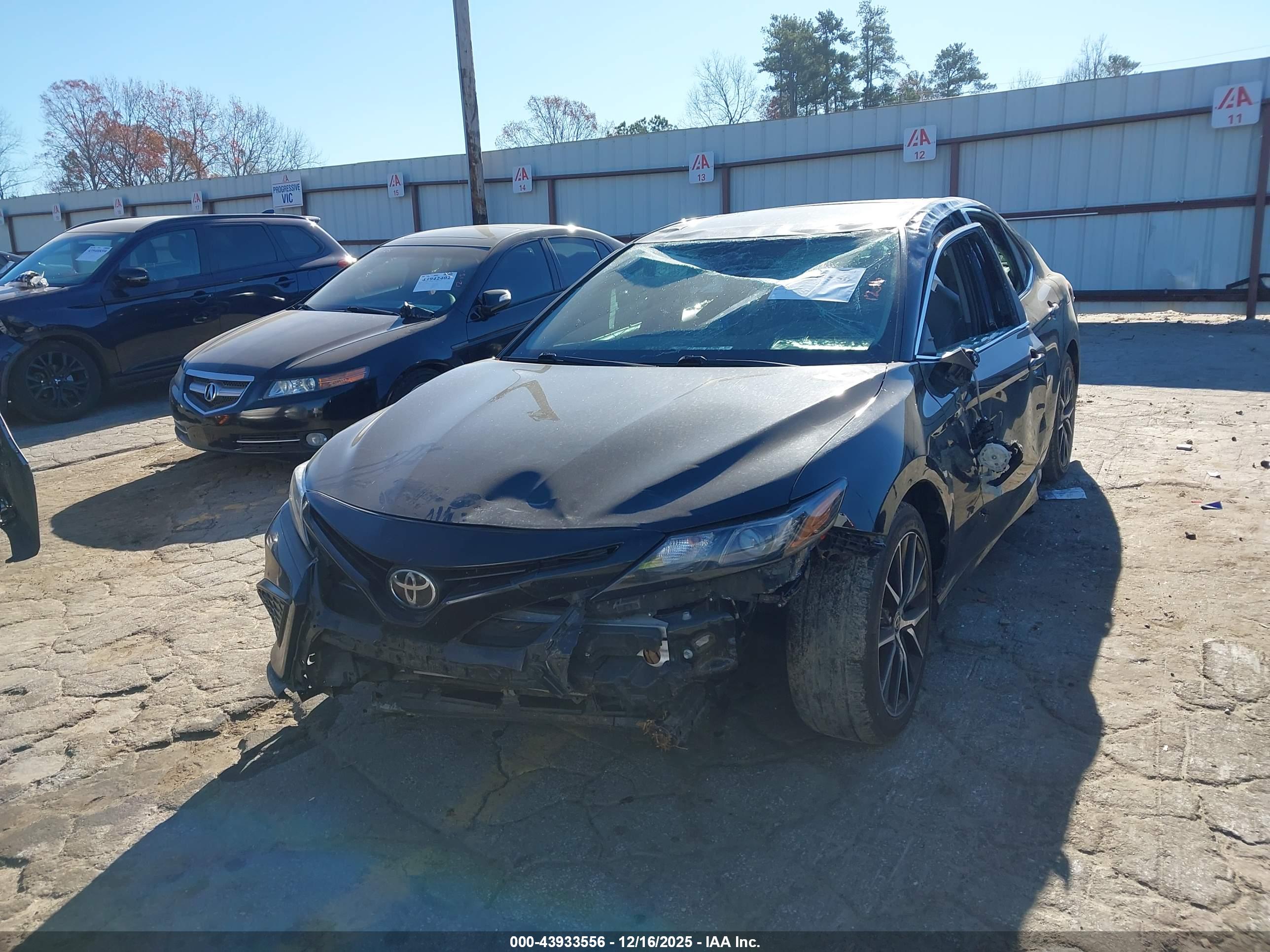 TOYOTA CAMRY image 2