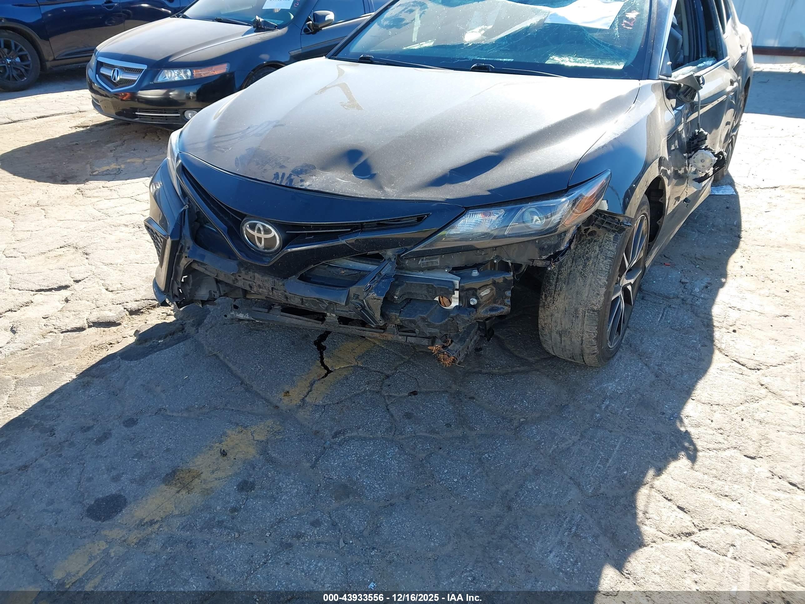 TOYOTA CAMRY image 6