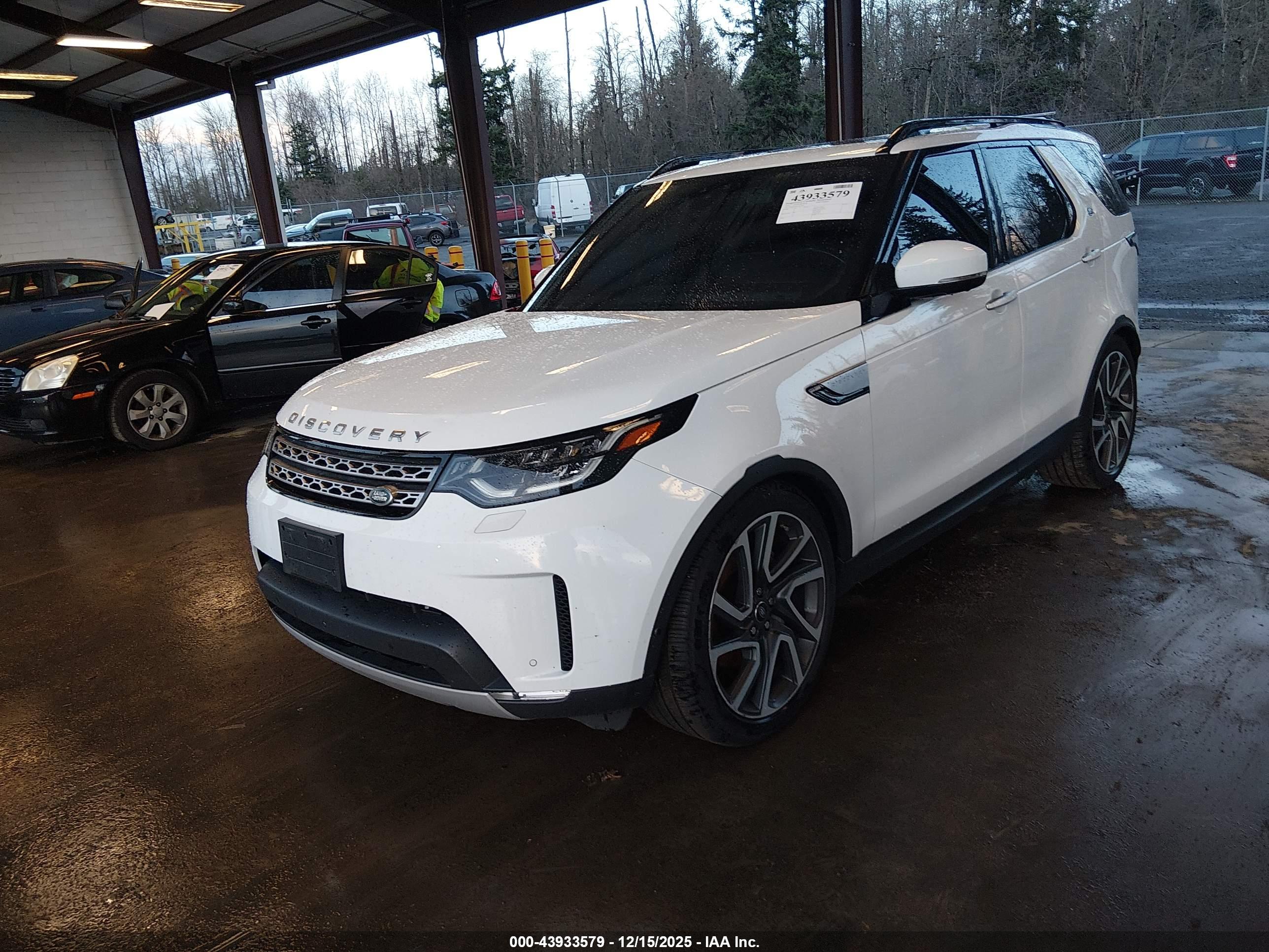 LAND ROVER image 2