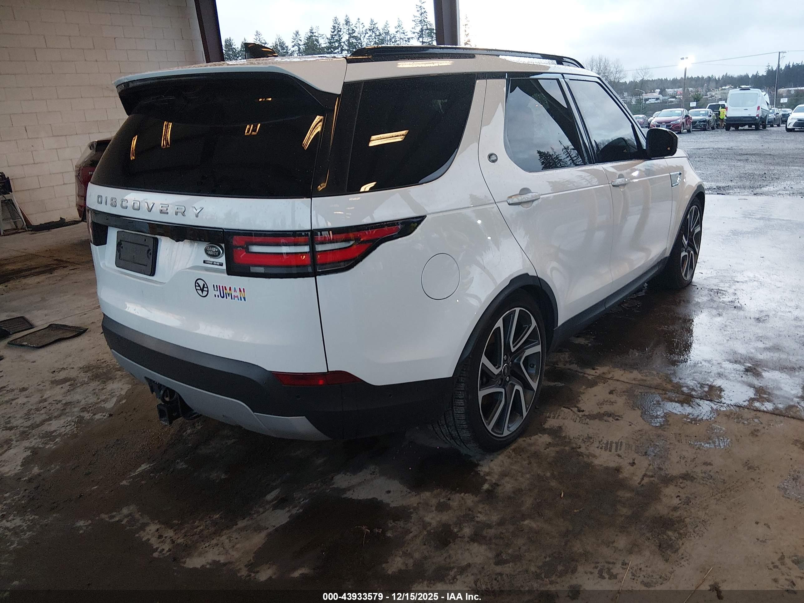 LAND ROVER image 4