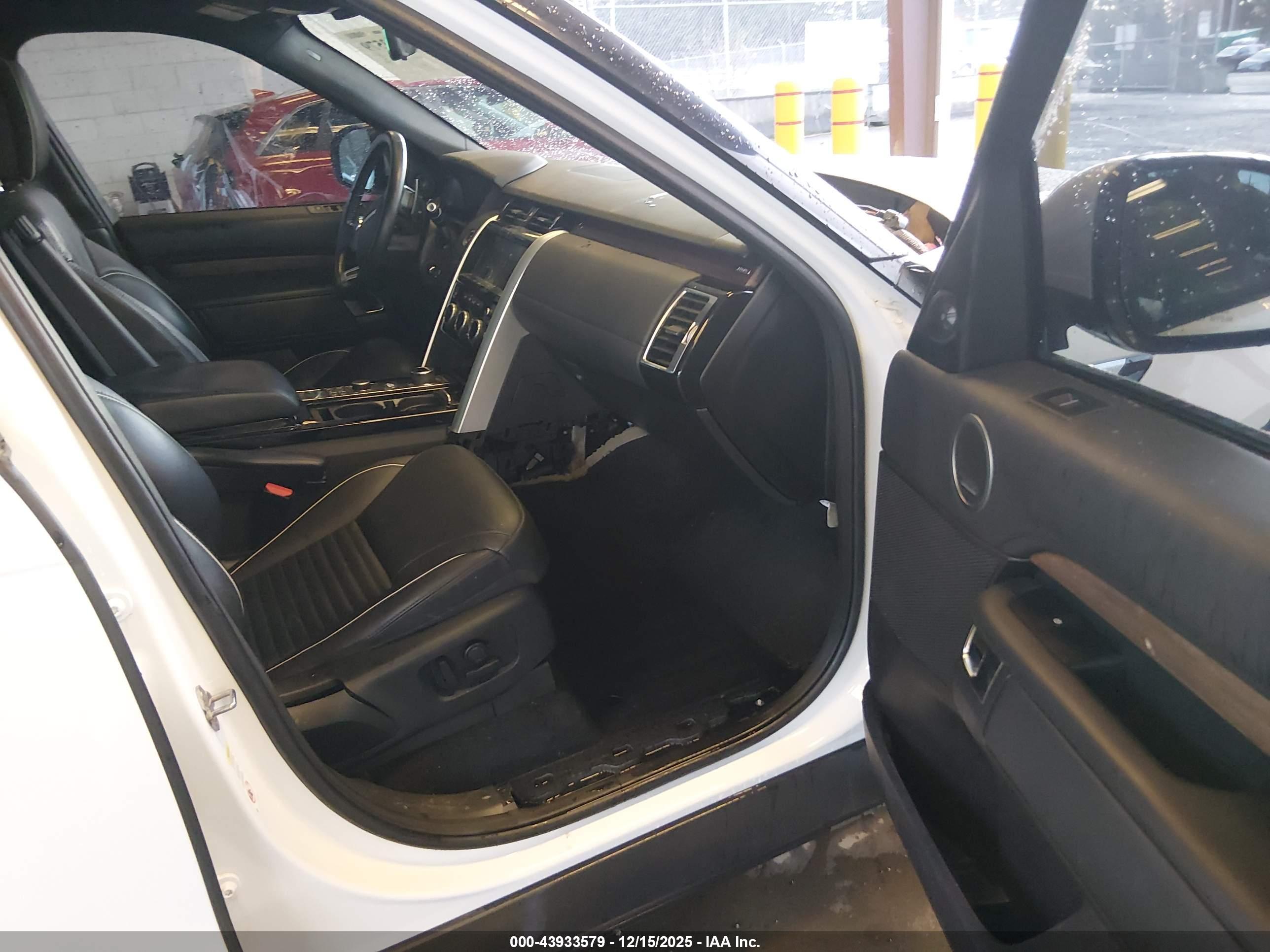 LAND ROVER image 5