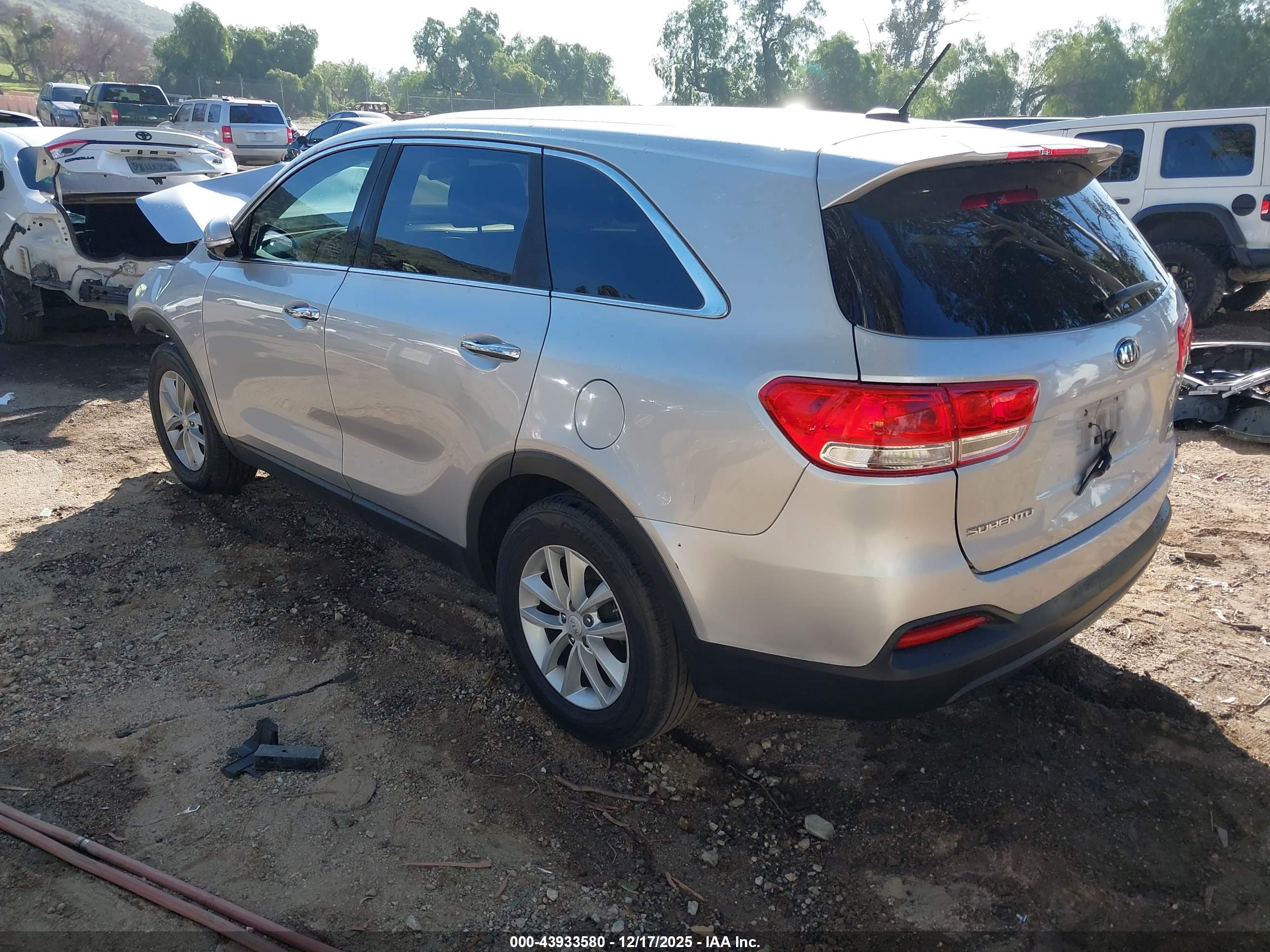 KIA SORENTO image 3