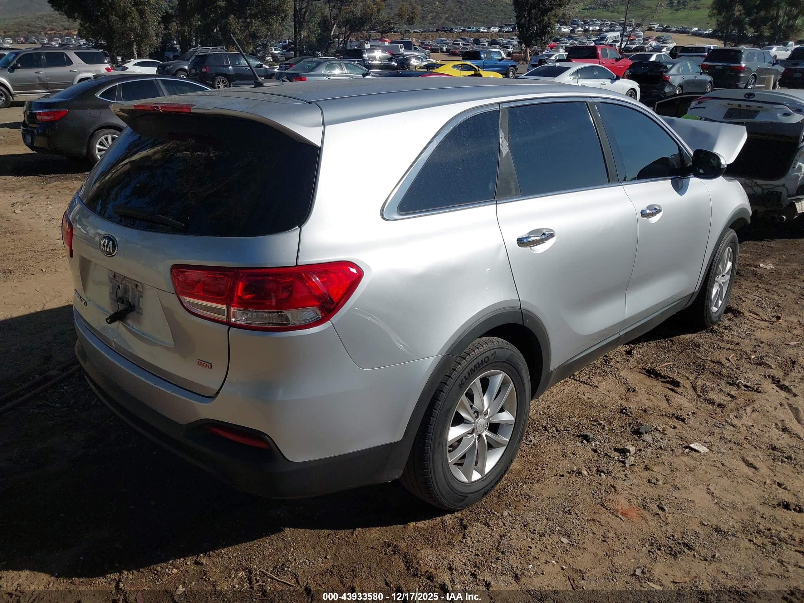 KIA SORENTO image 4