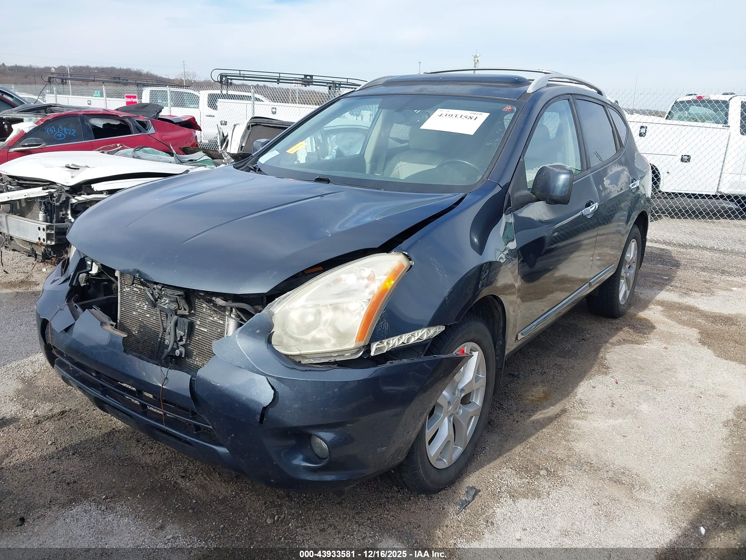 NISSAN ROGUE image 2