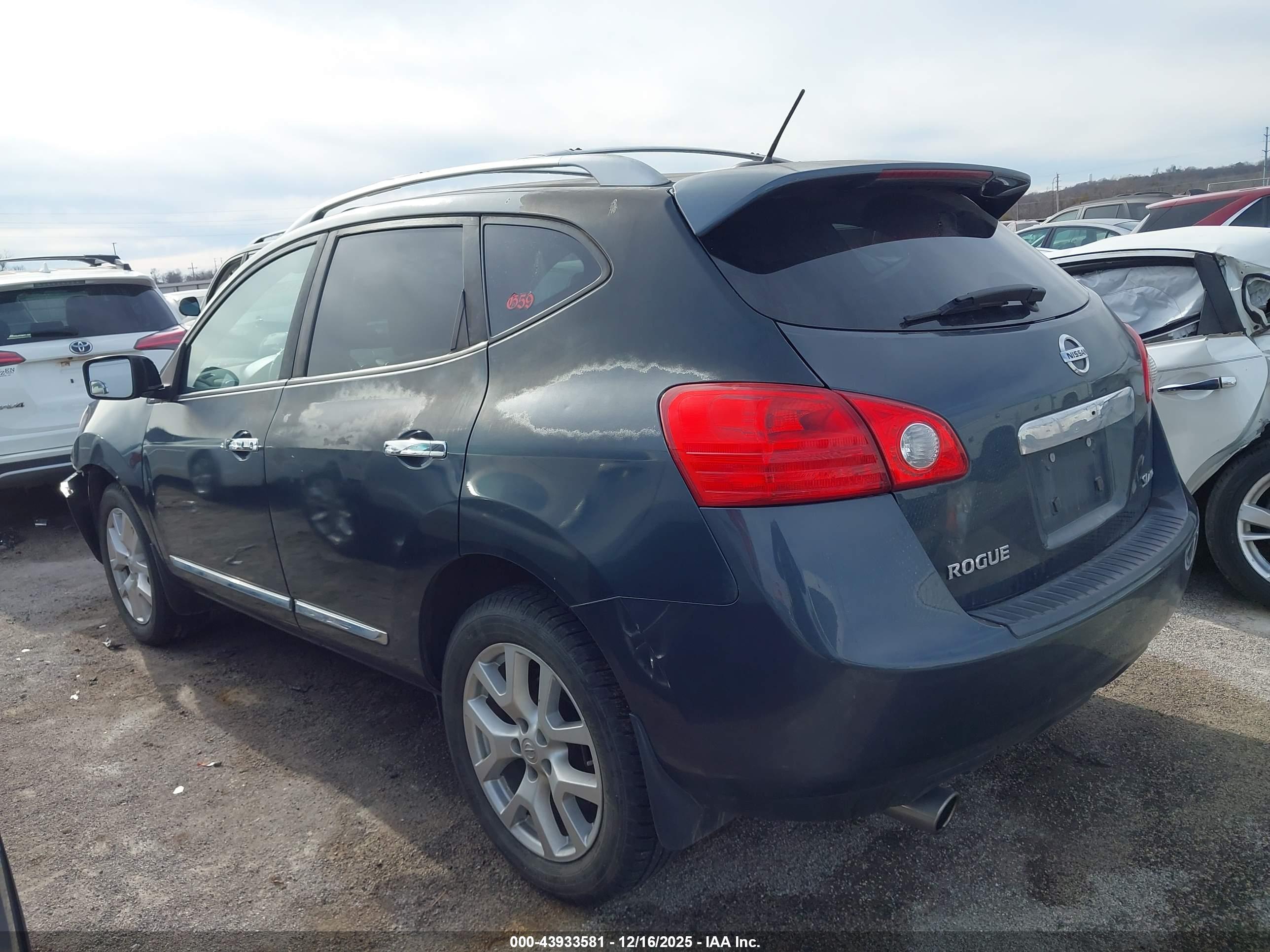 NISSAN ROGUE image 3
