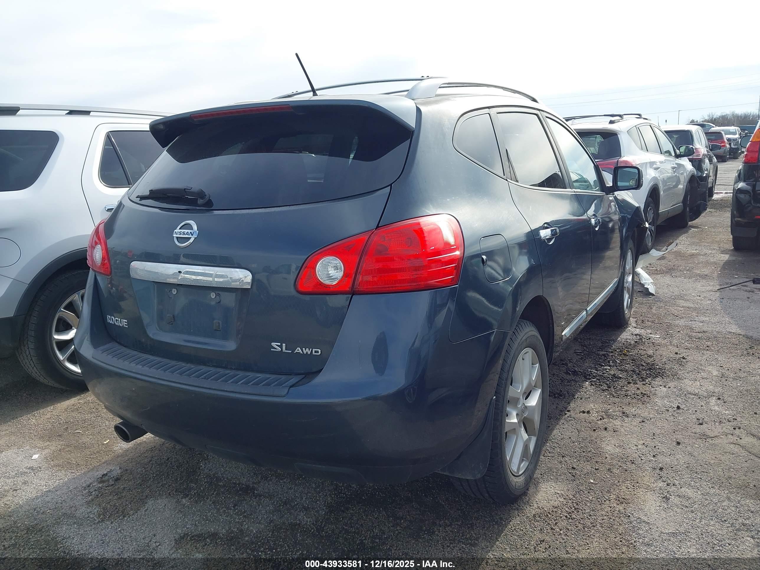 NISSAN ROGUE image 4