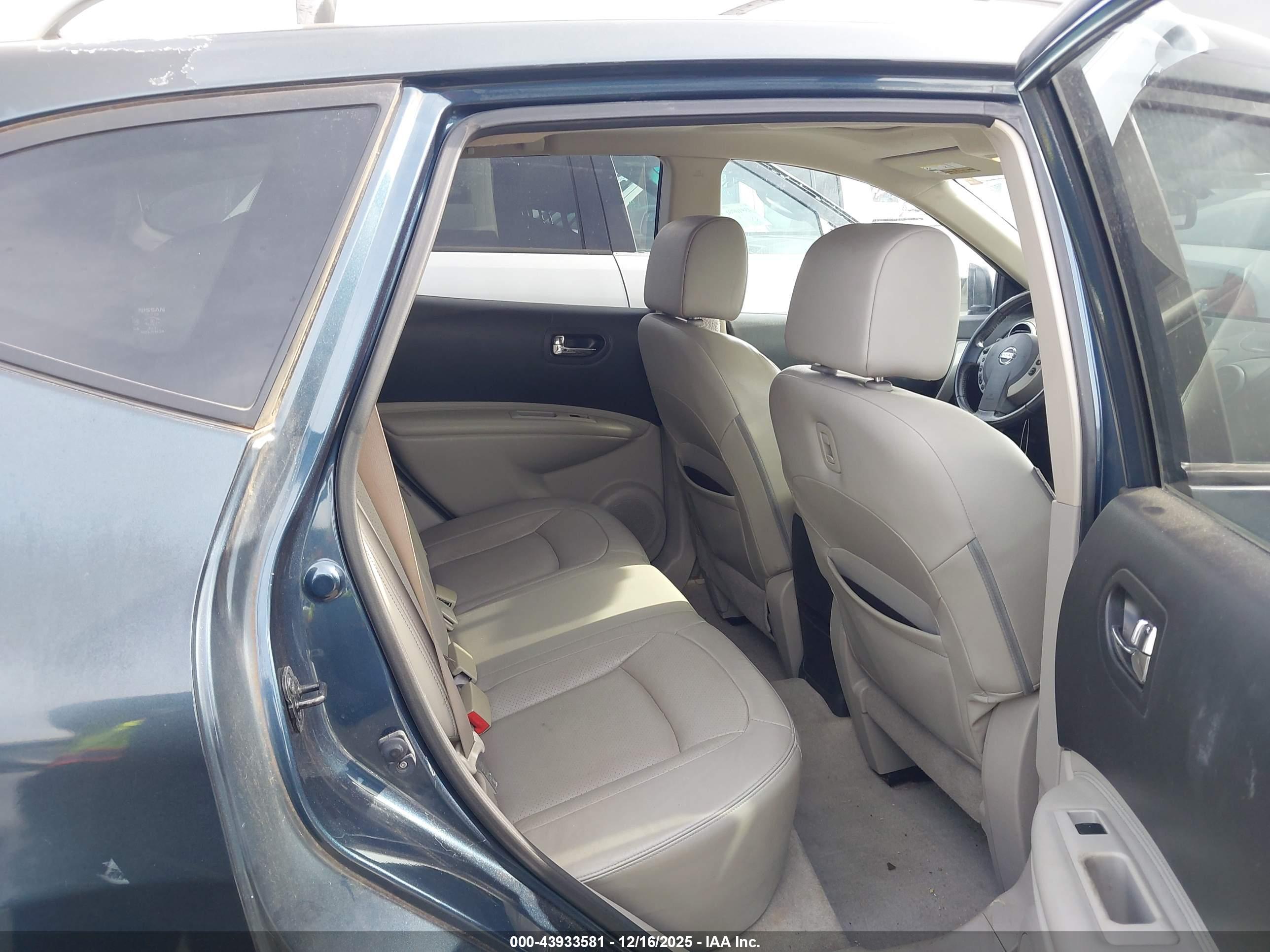 NISSAN ROGUE image 8