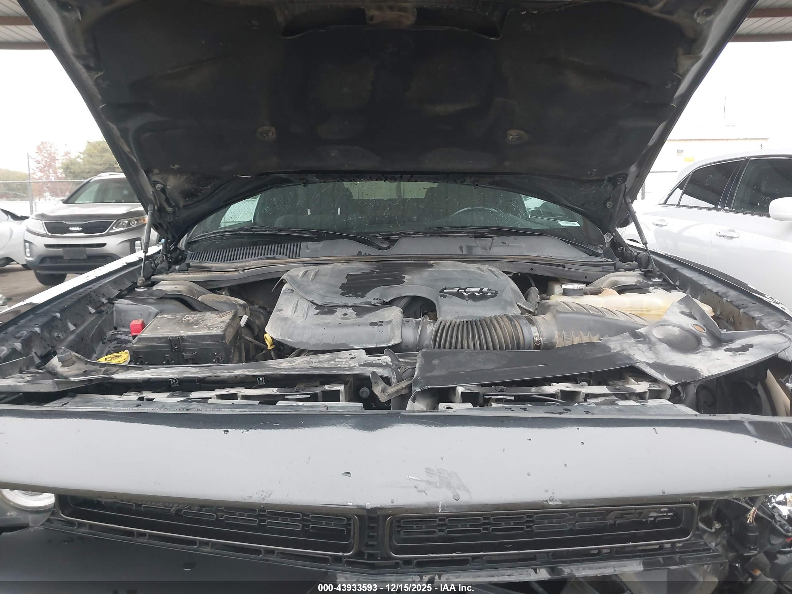 DODGE CHALLENGER image 10