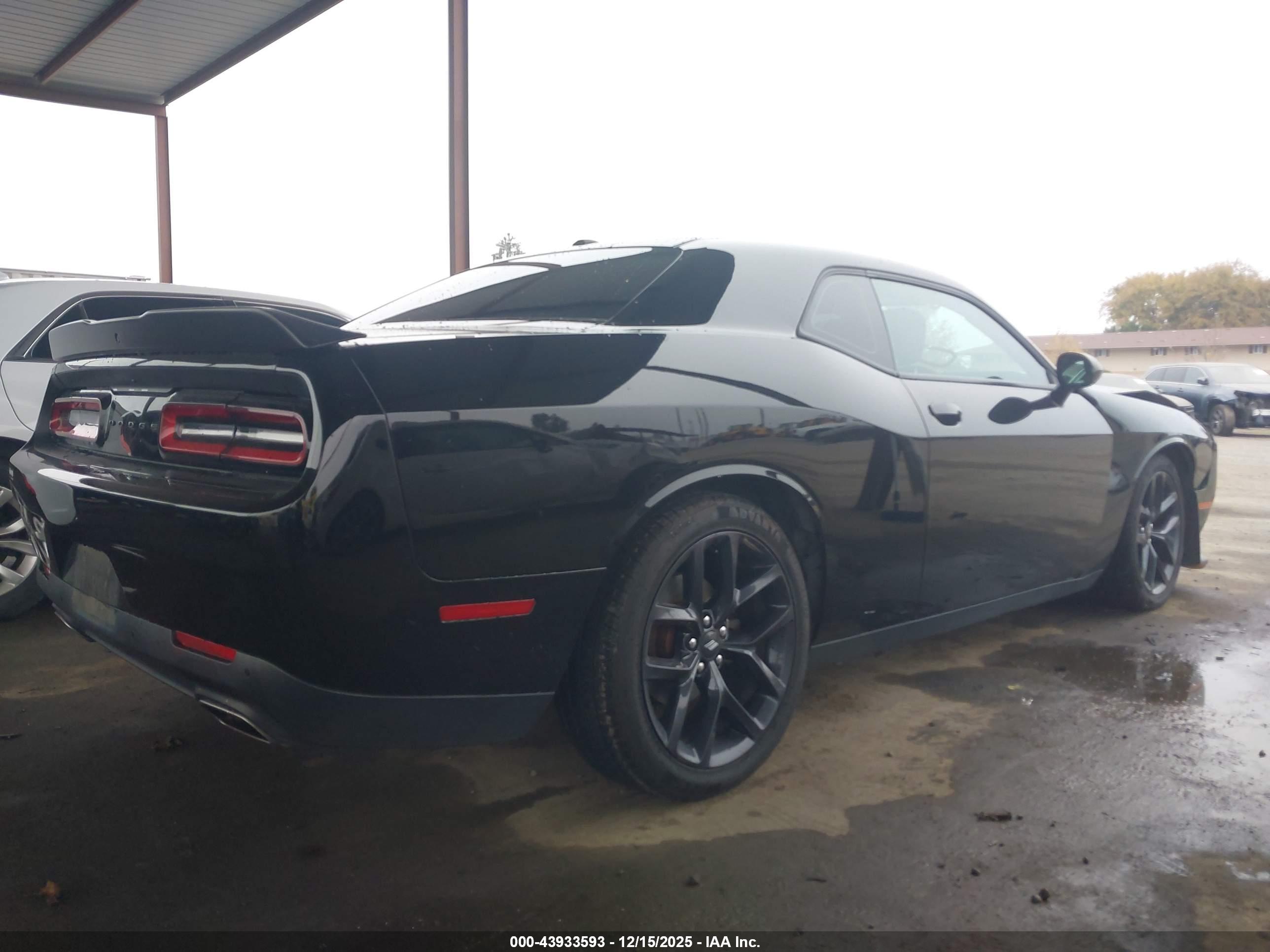 DODGE CHALLENGER image 4